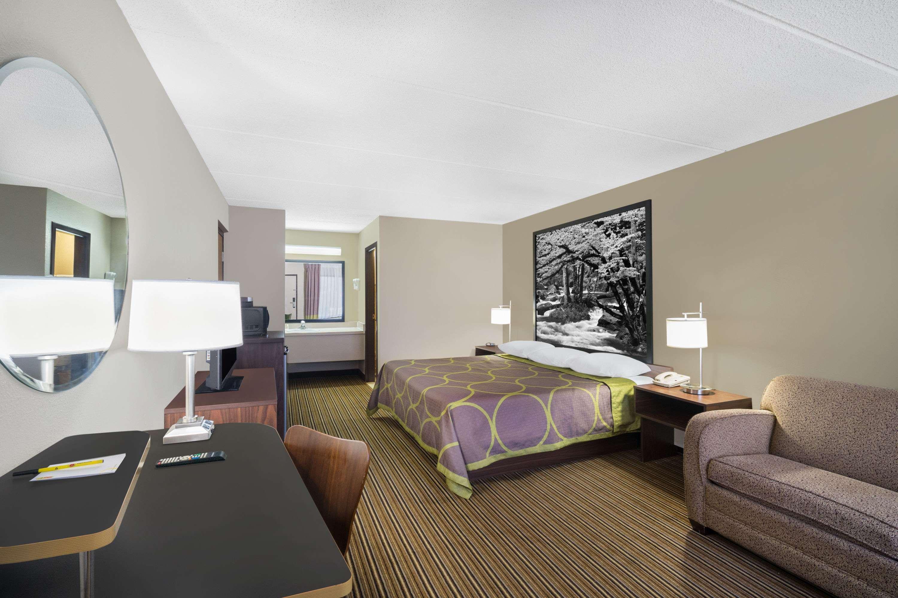 Super 8 by Wyndham Knoxville North/Powell — photo 3