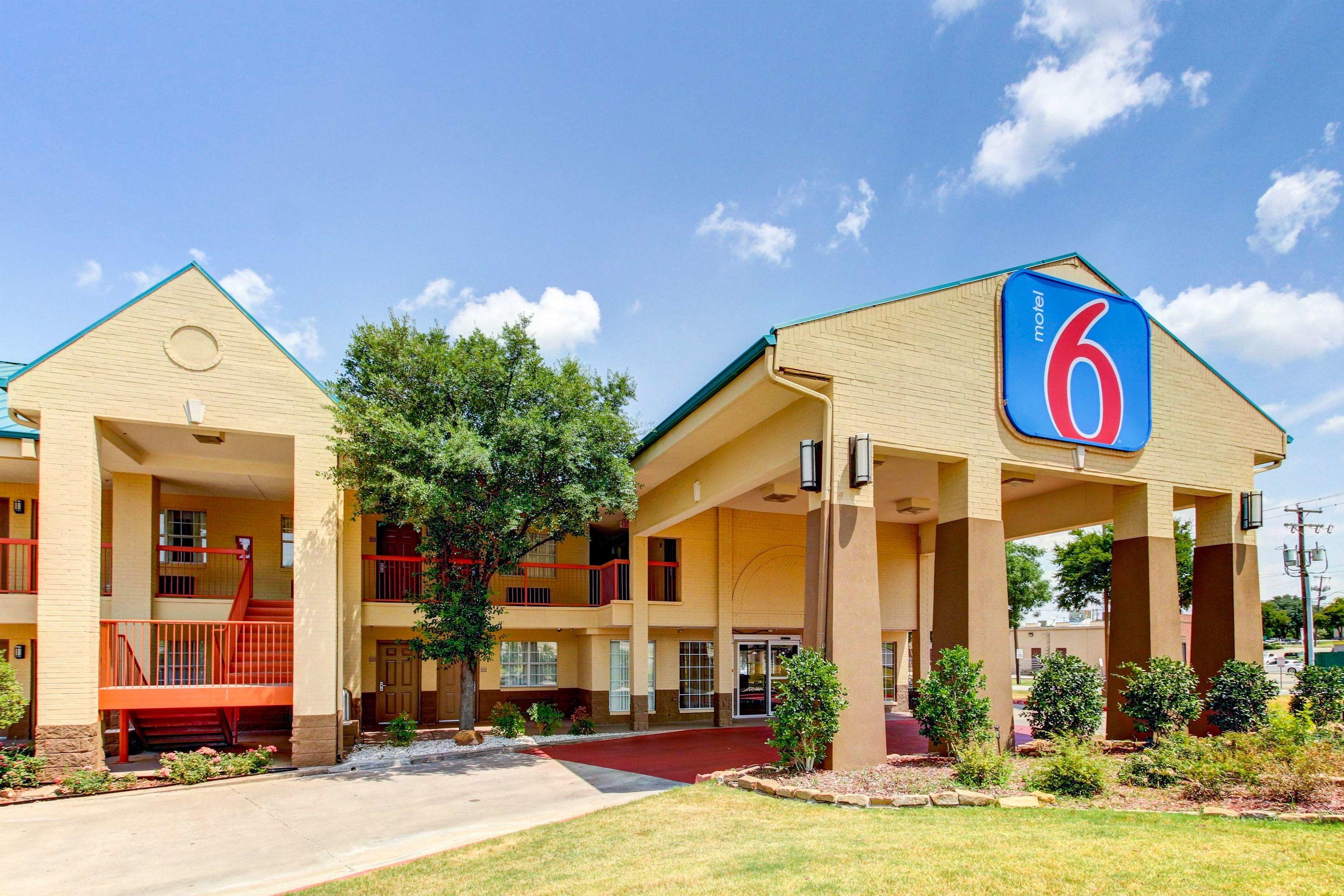 Motel 6 Arlington — photo 3