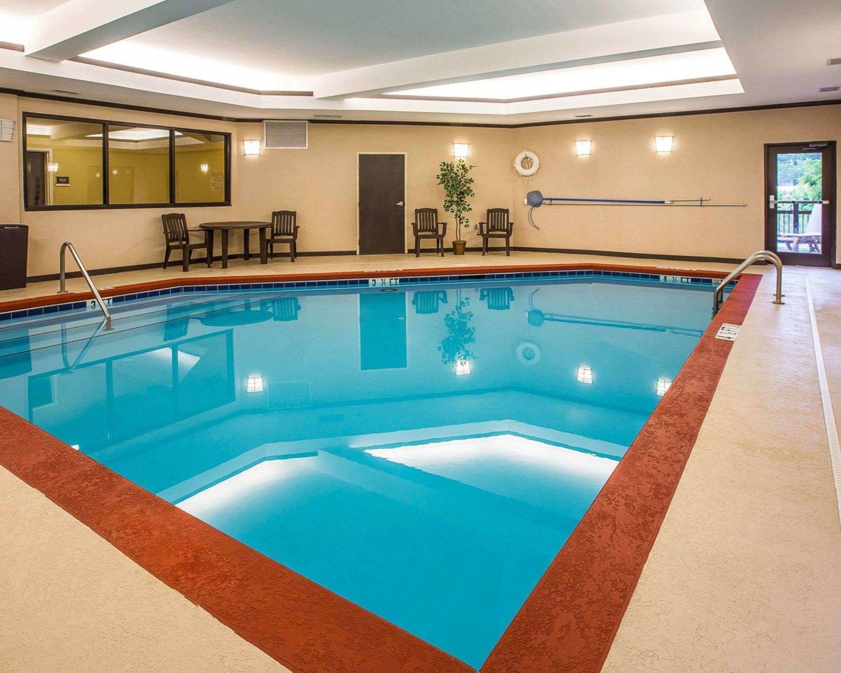 Comfort Suites — photo 4