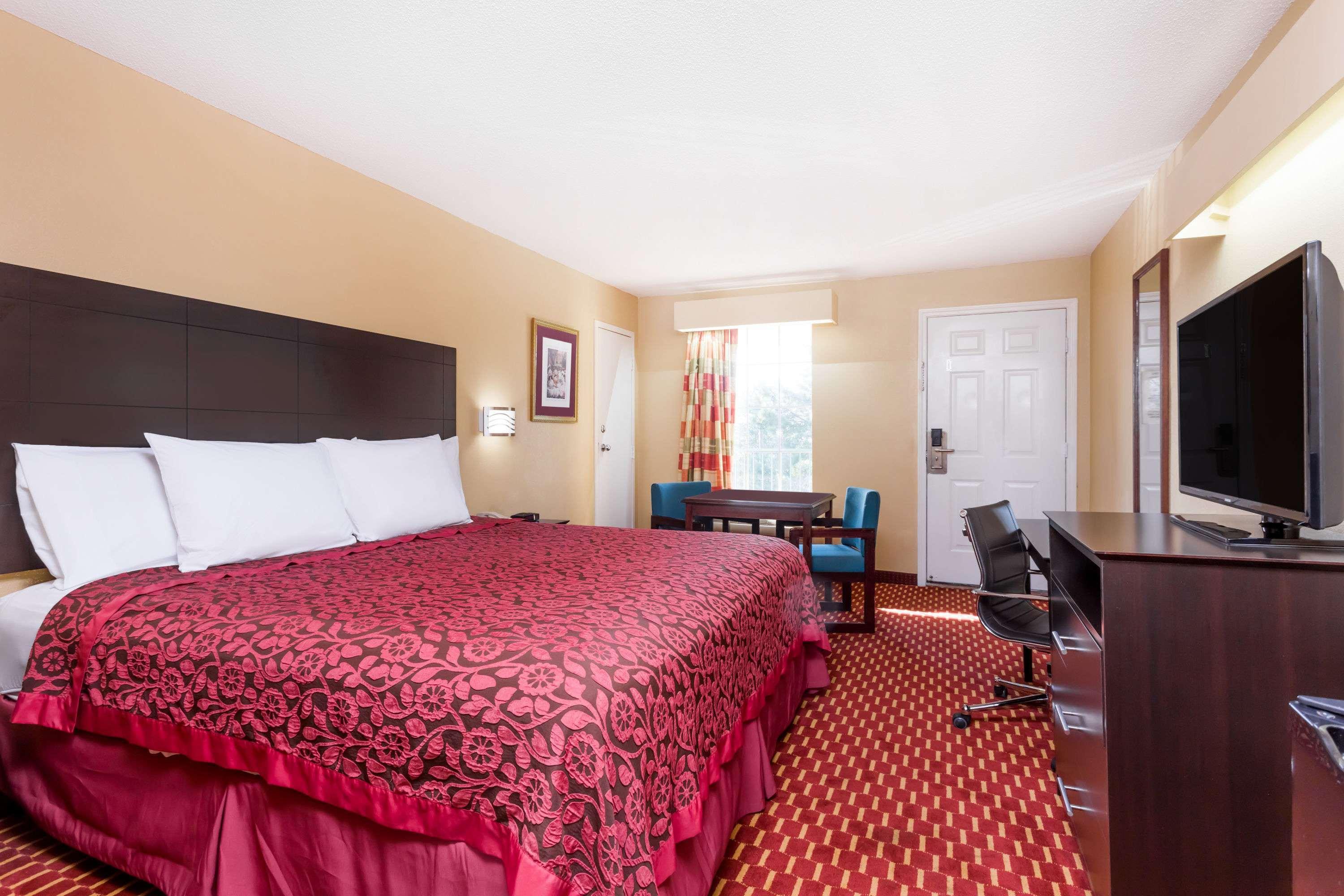 Days Inn by Wyndham Simpsonville — photo 4