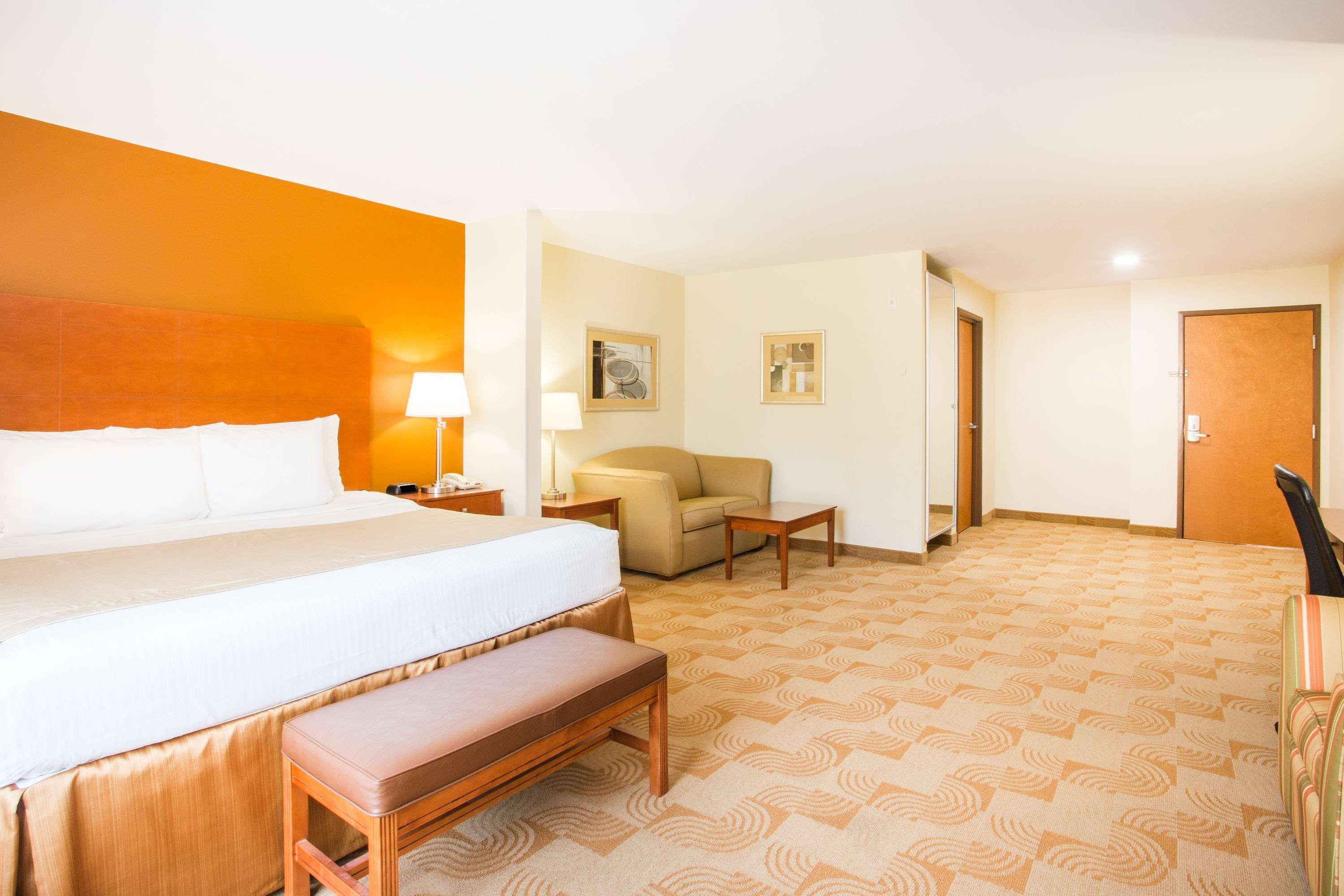 Baymont Inn & Suites Savannah South — photo 4