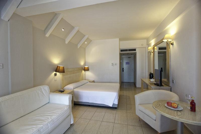 Radisson  Beach Resort Larnaca — photo 5