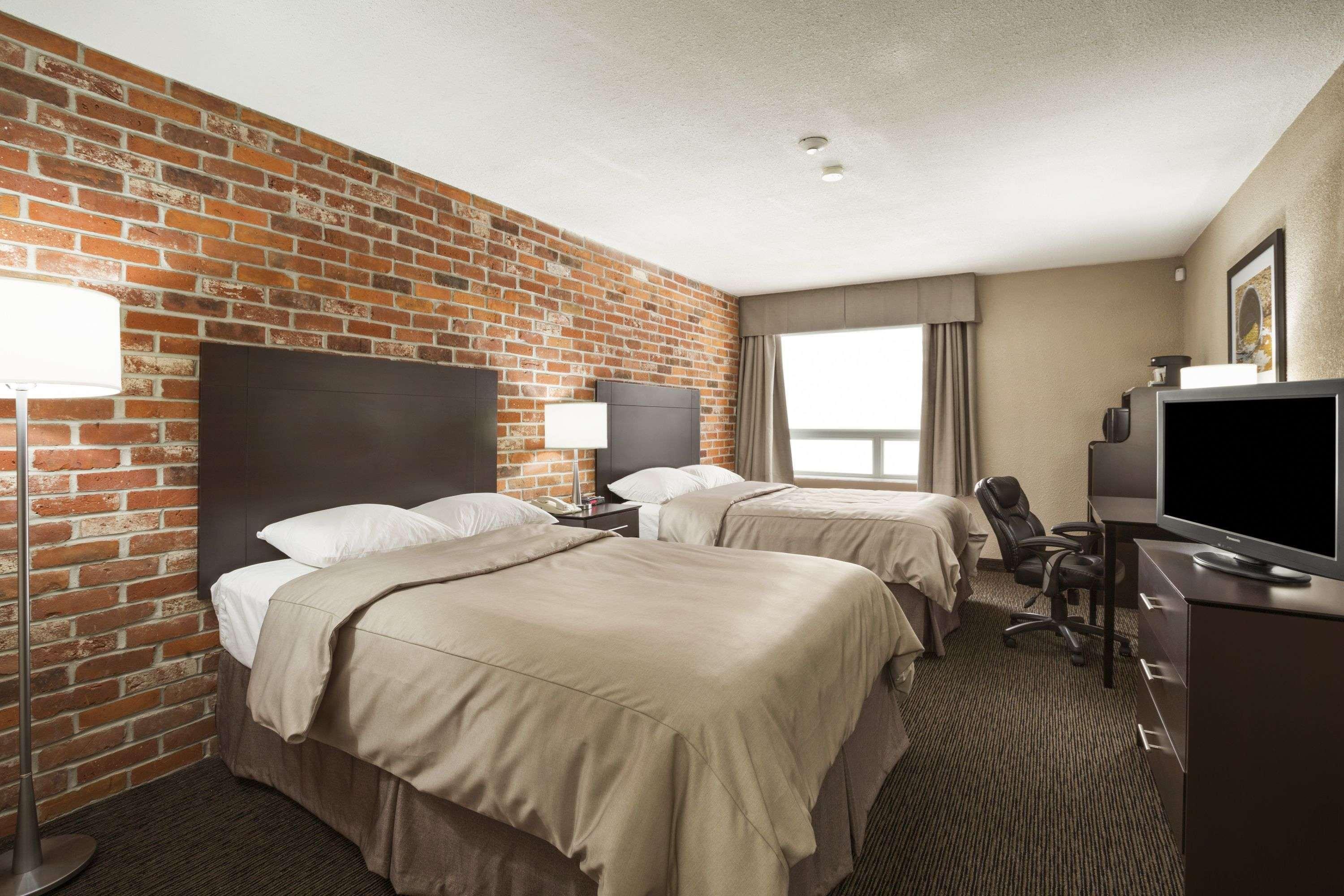 Super 8 by Wyndham Timmins ON — photo 5