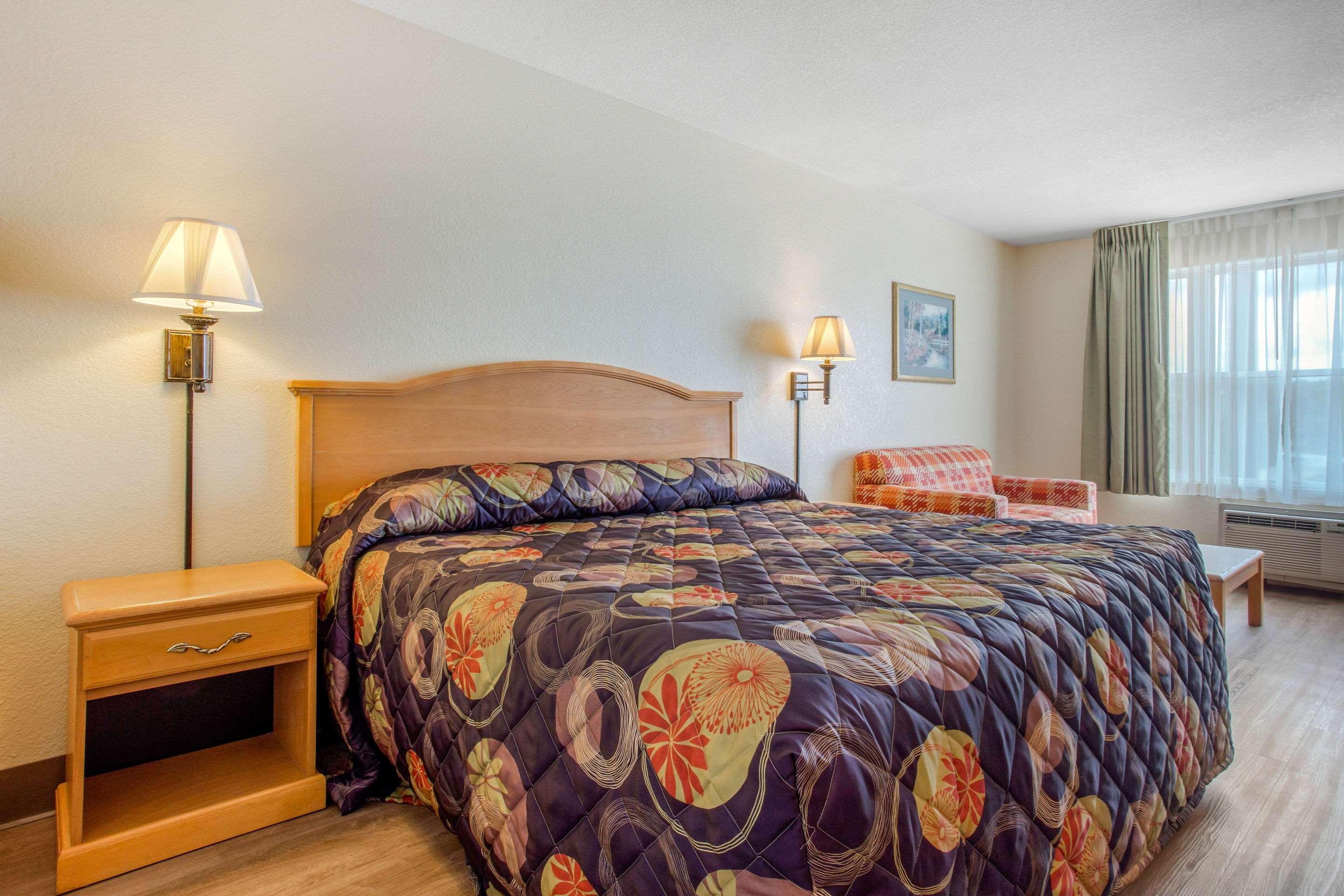 Rodeway Inn & Suites At Biltmore Square — photo 4