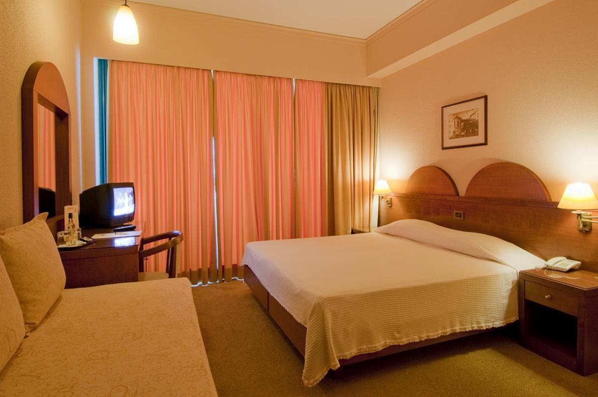 Alexandra Hotel — photo 4