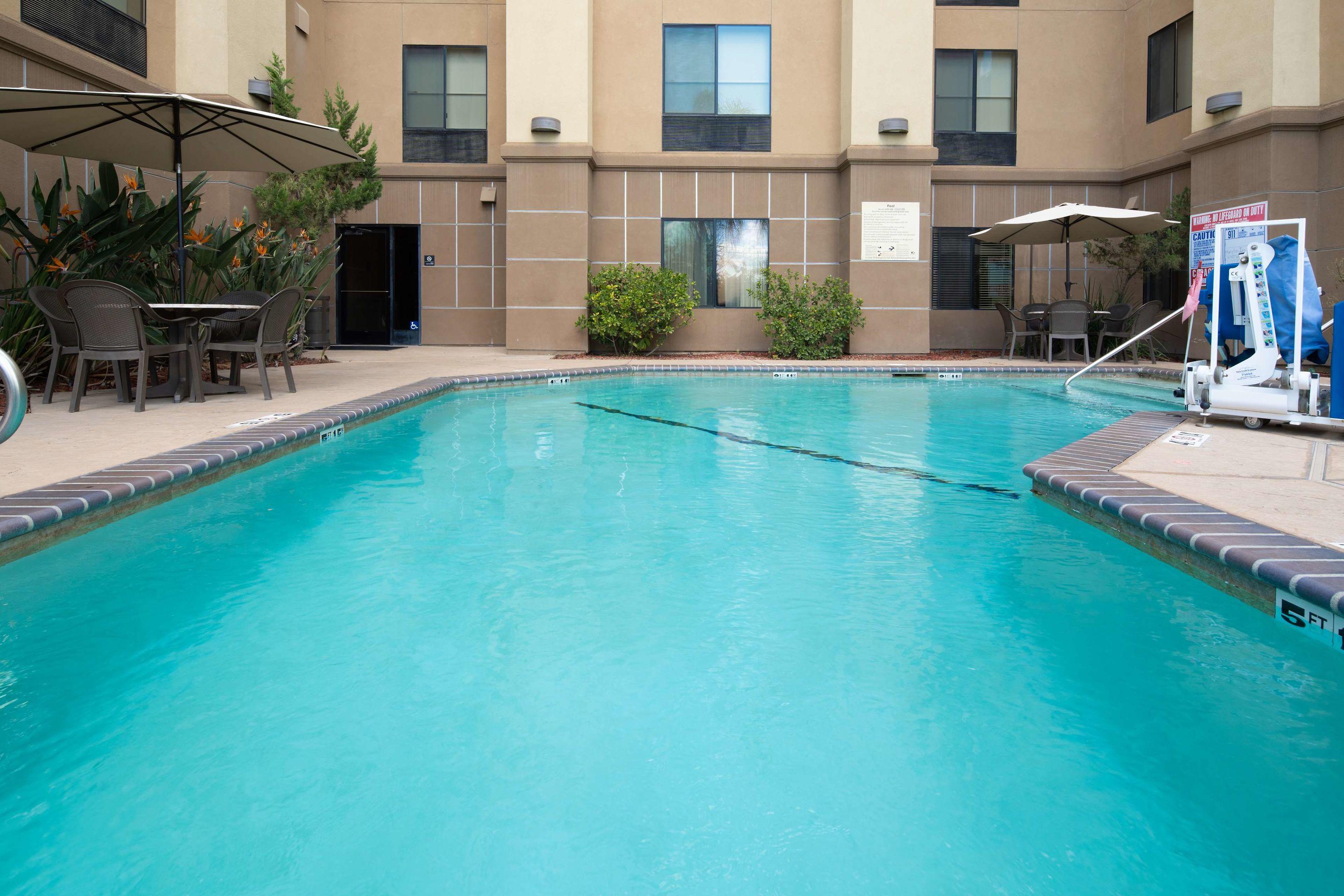 Hampton Inn Visalia — photo 4