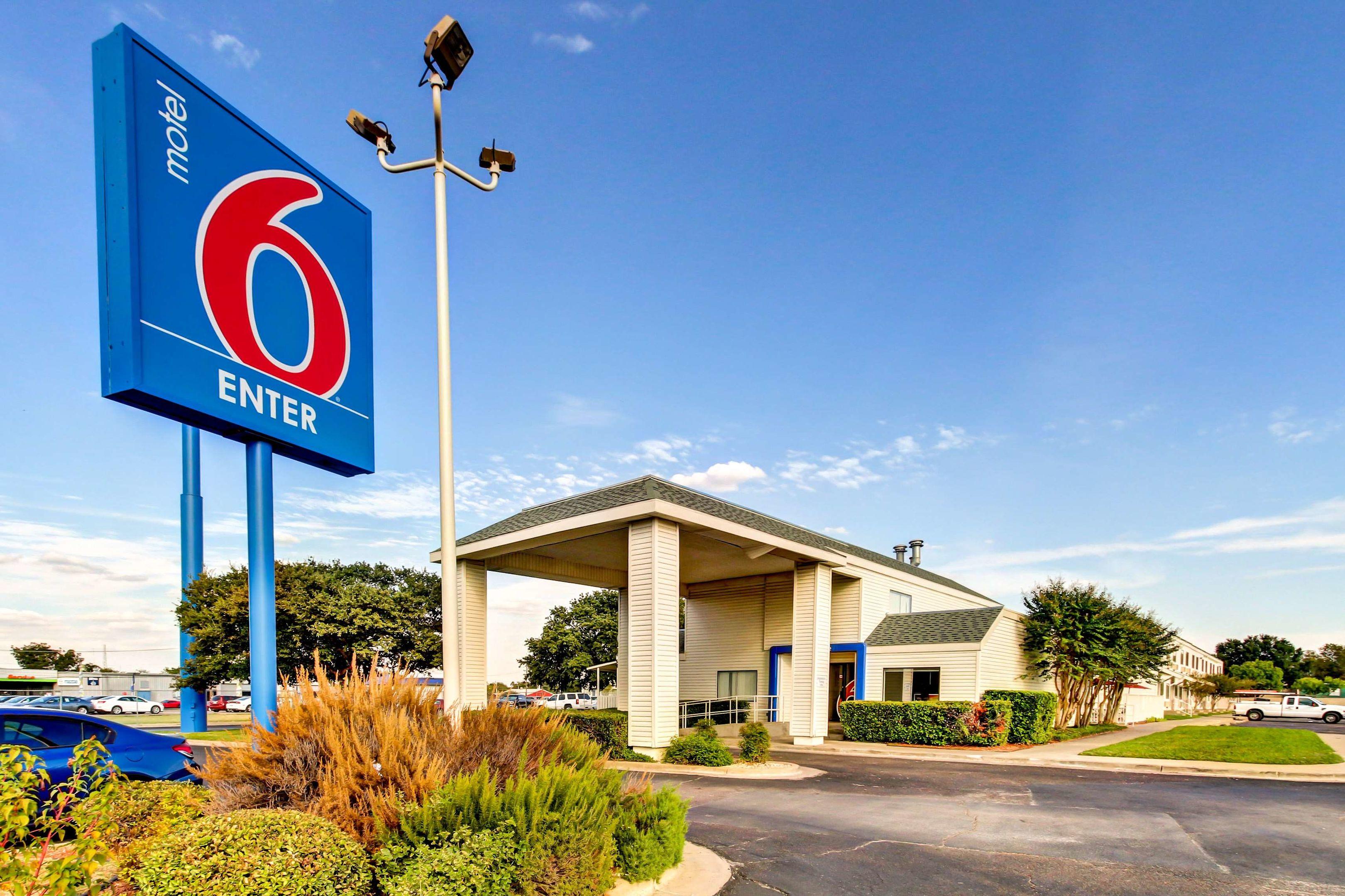 Motel 6 Waco South