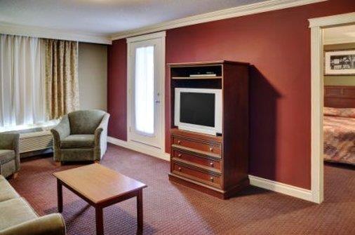 Lakeview Inn & Suites Edson Airport West — photo 4