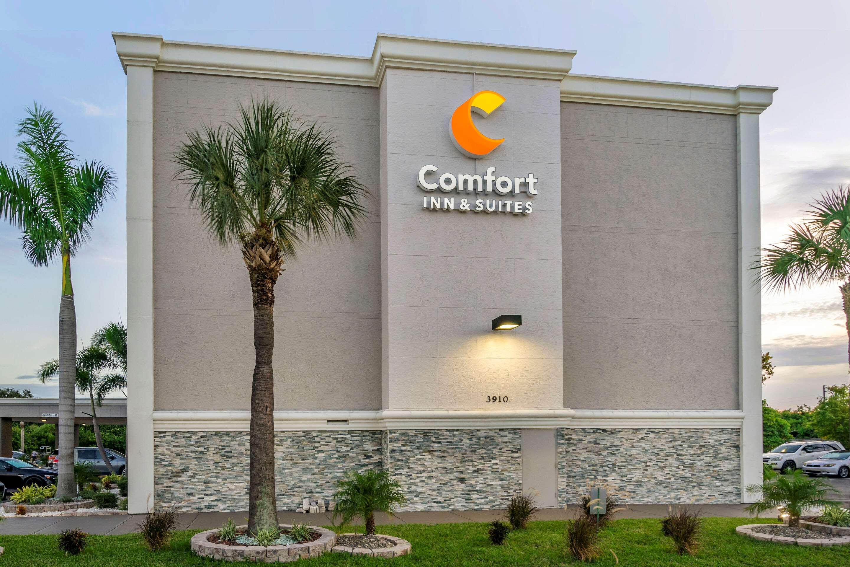 Comfort Inn and Suites Airport — photo 4