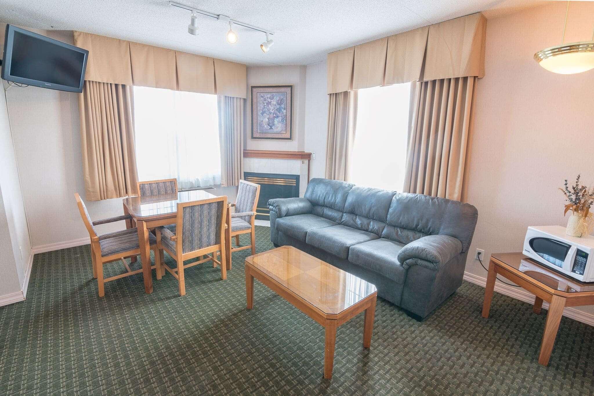 Ramada by Wyndham Thunder Bay Airlane Hotel — photo 4