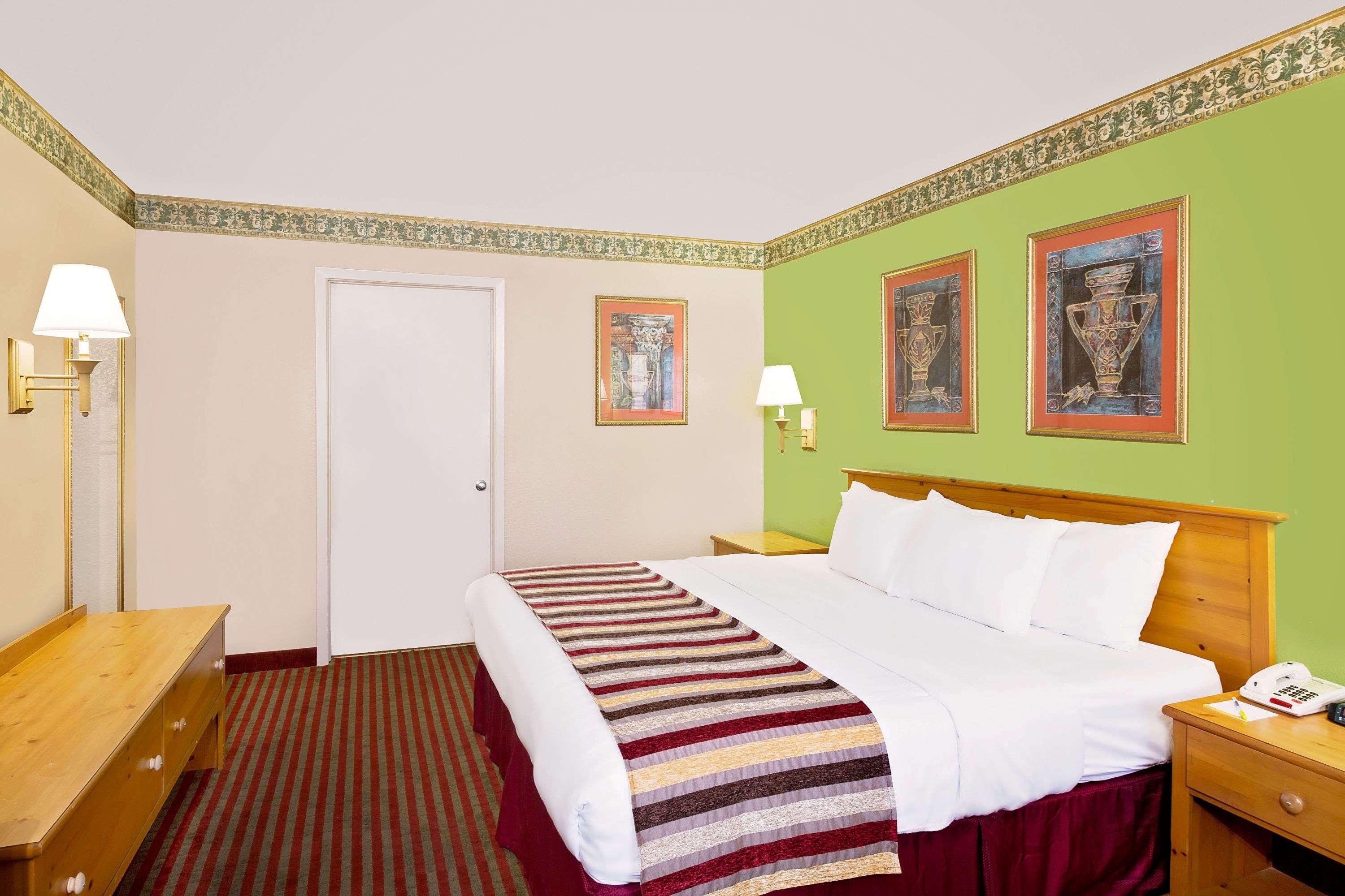 Days Inn & Suites Starkville — photo 4