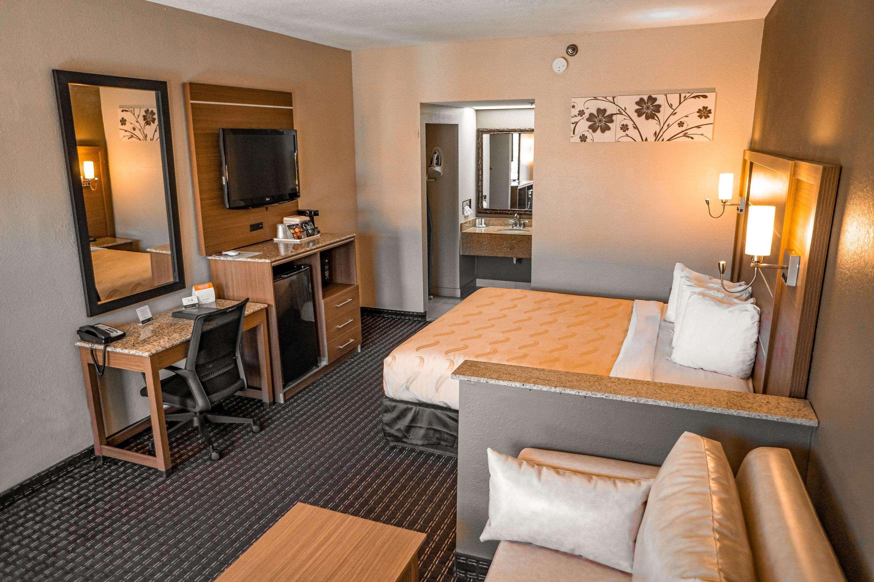 Quality Inn & Suites at Six Flags — photo 4