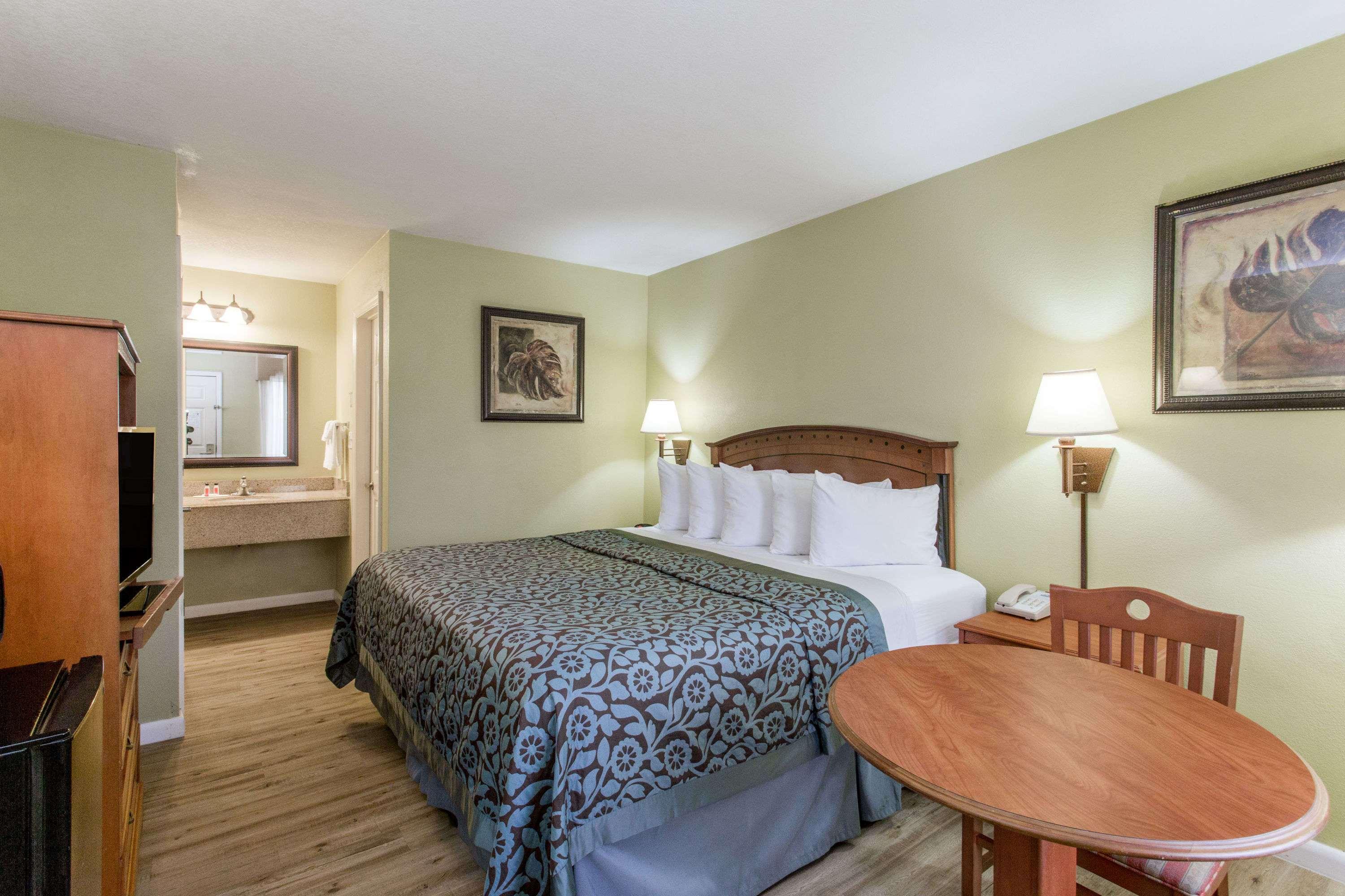 Days Inn by Wyndham Ormond Beach — photo 4