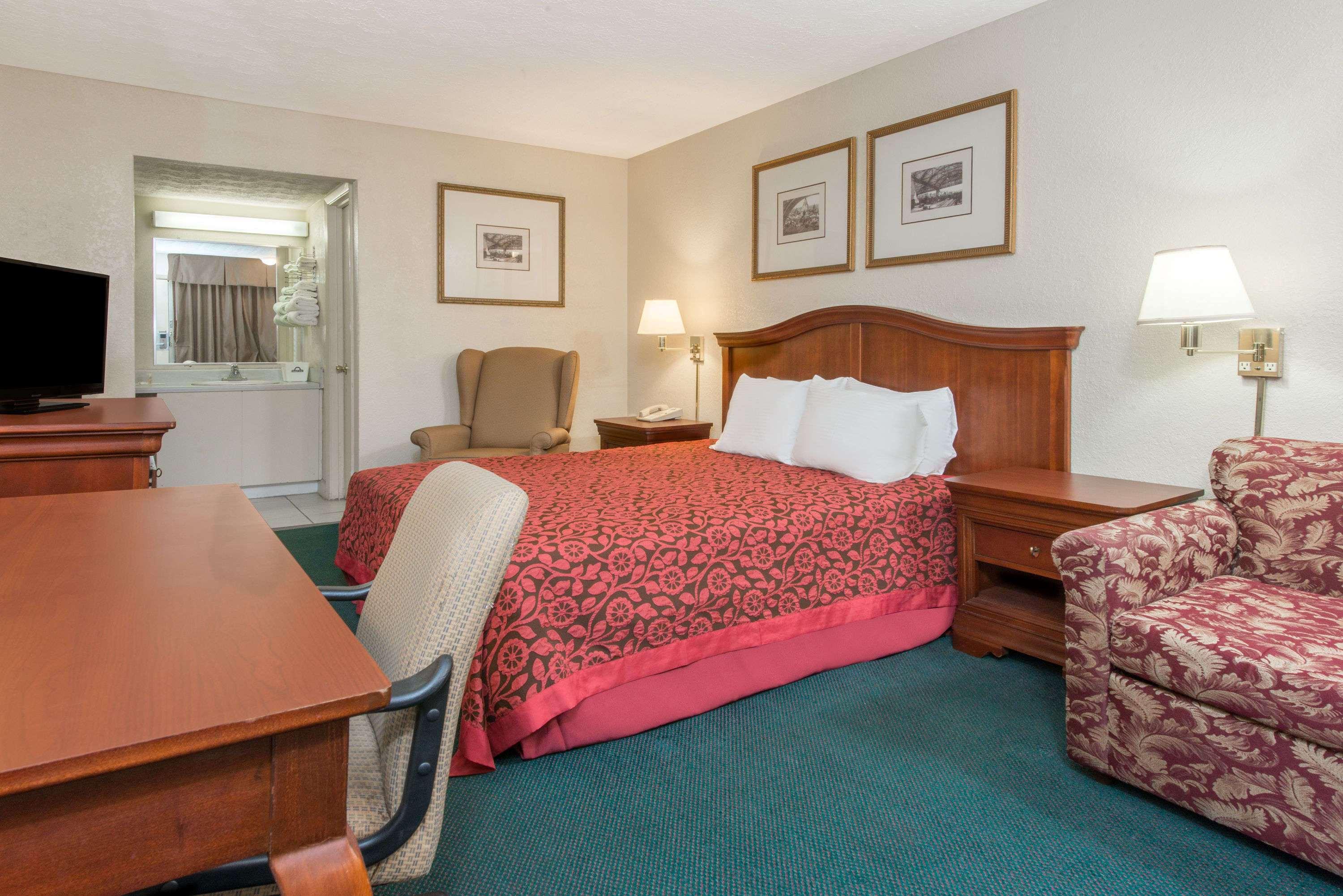Days Inn Dayton North — photo 5