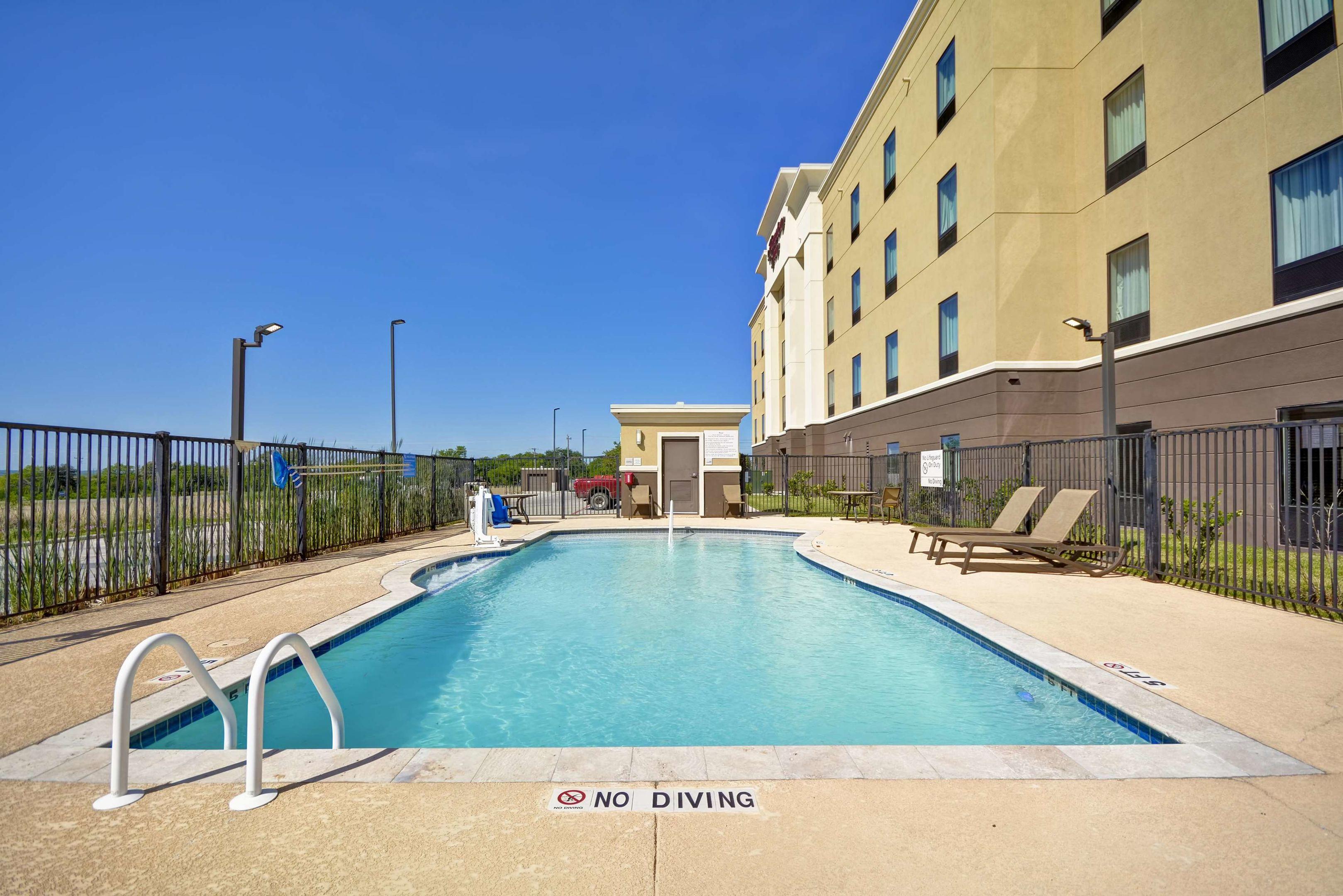 Hampton Inn Kenedy — photo 5