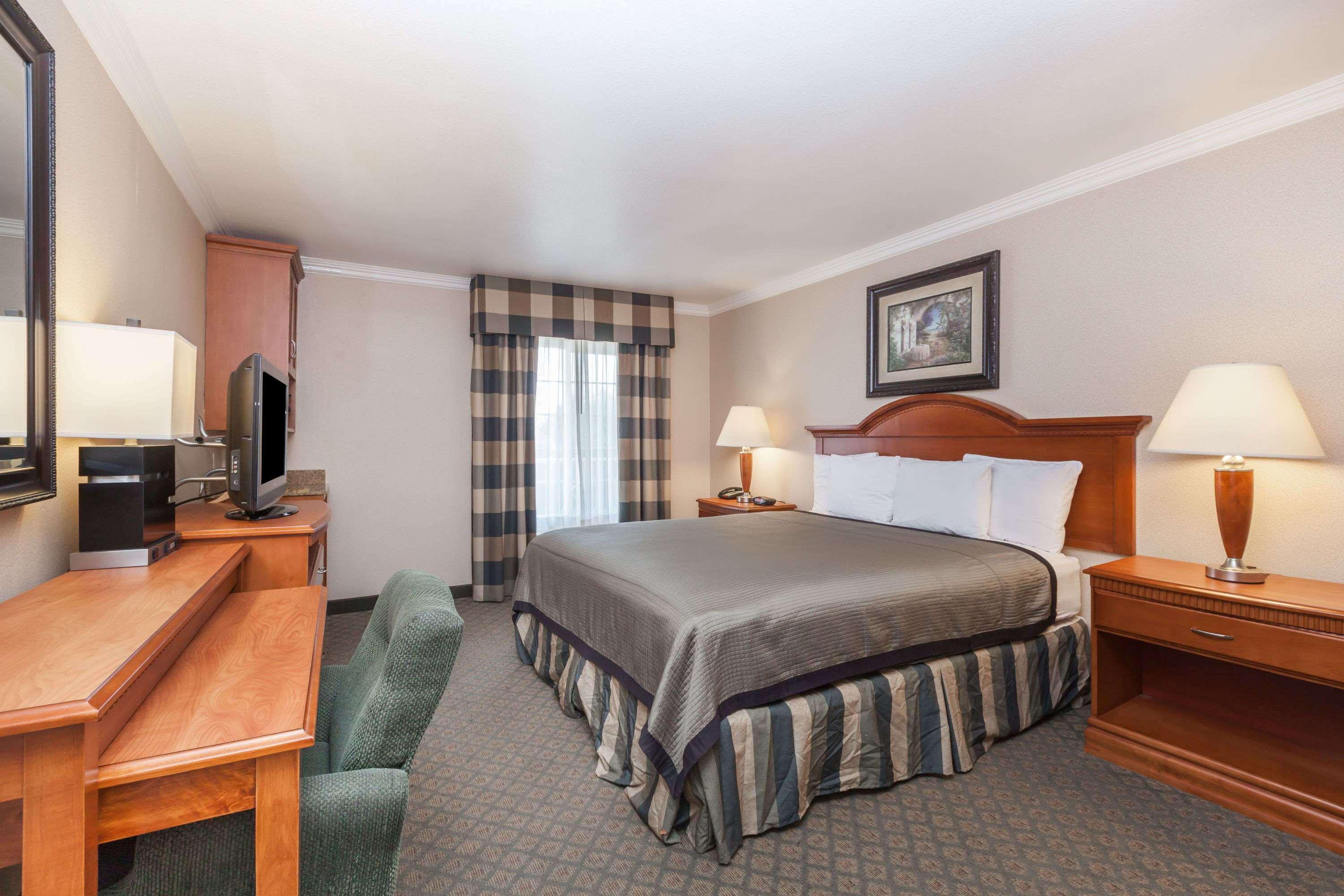 Travelodge by Wyndham Sylmar CA — photo 4