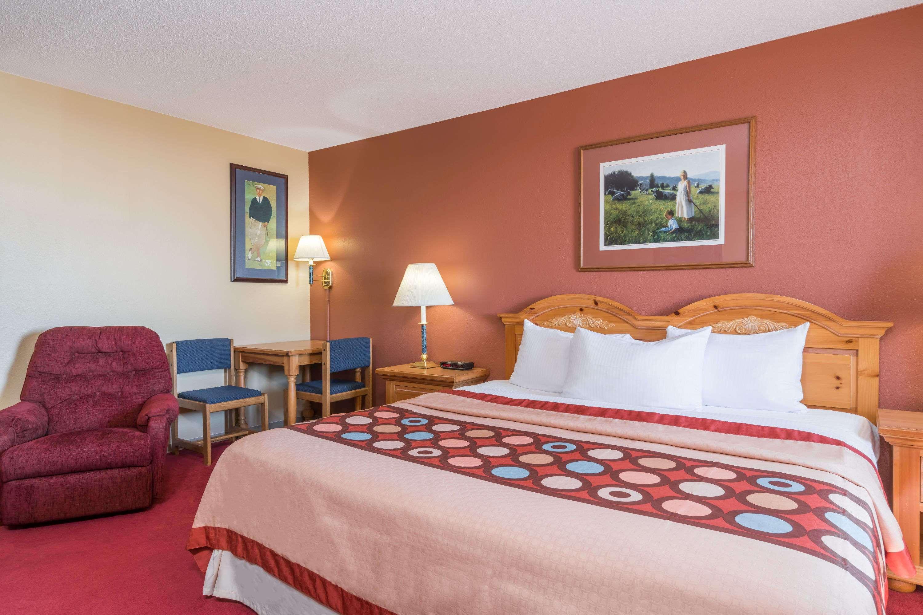 Super 8 by Wyndham Baxter/Brainerd Area — photo 4