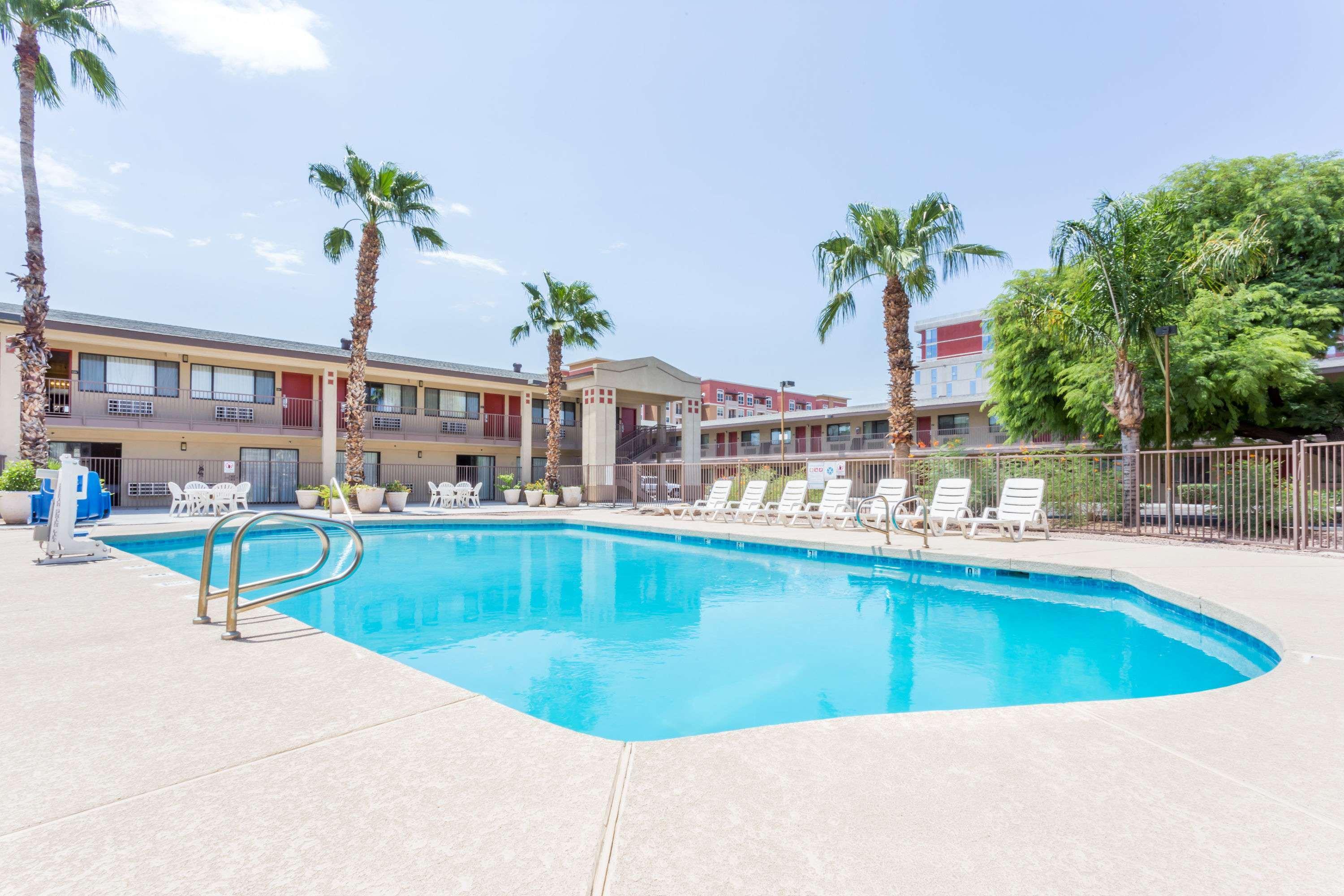 Super 8 by Wyndham Tempe/ASU/Airport — photo 4