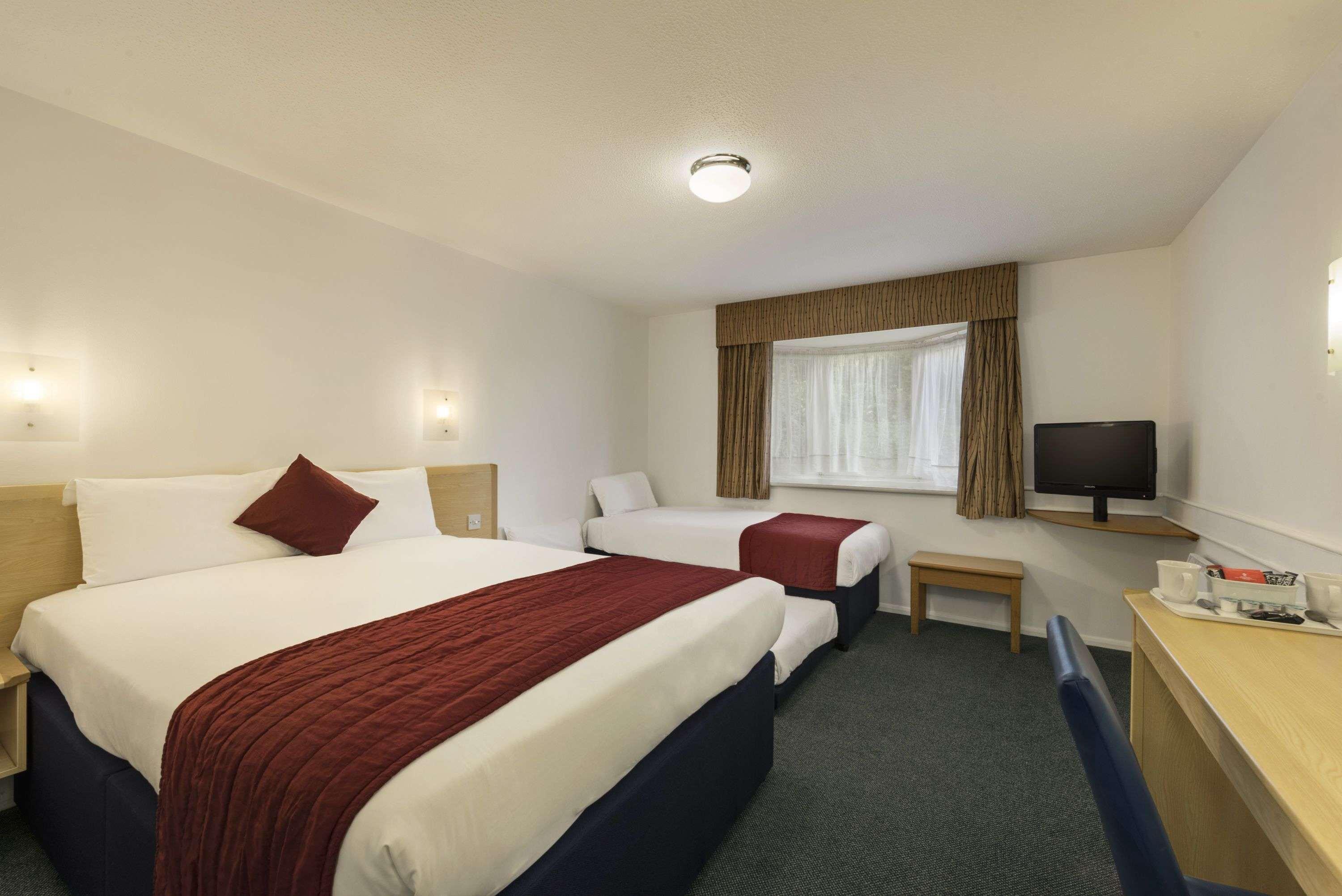 Days Inn Fleet M3 — photo 5