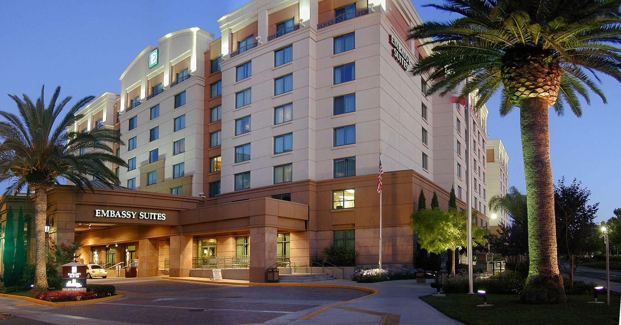 Embassy Suites by Hilton Sacramento Riverfront Promenade — photo 3