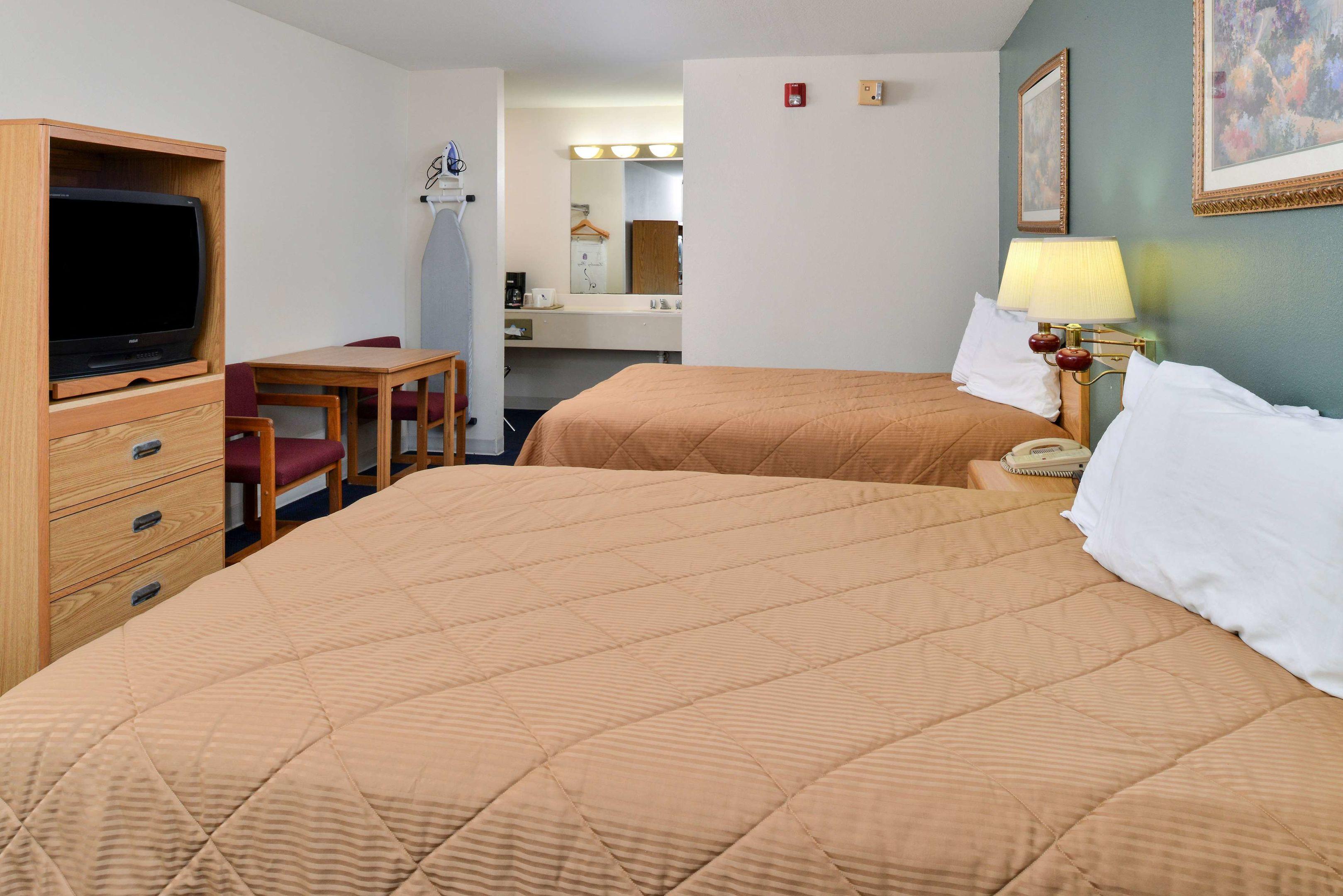 Americas Best Value Inn Kinder — photo 5