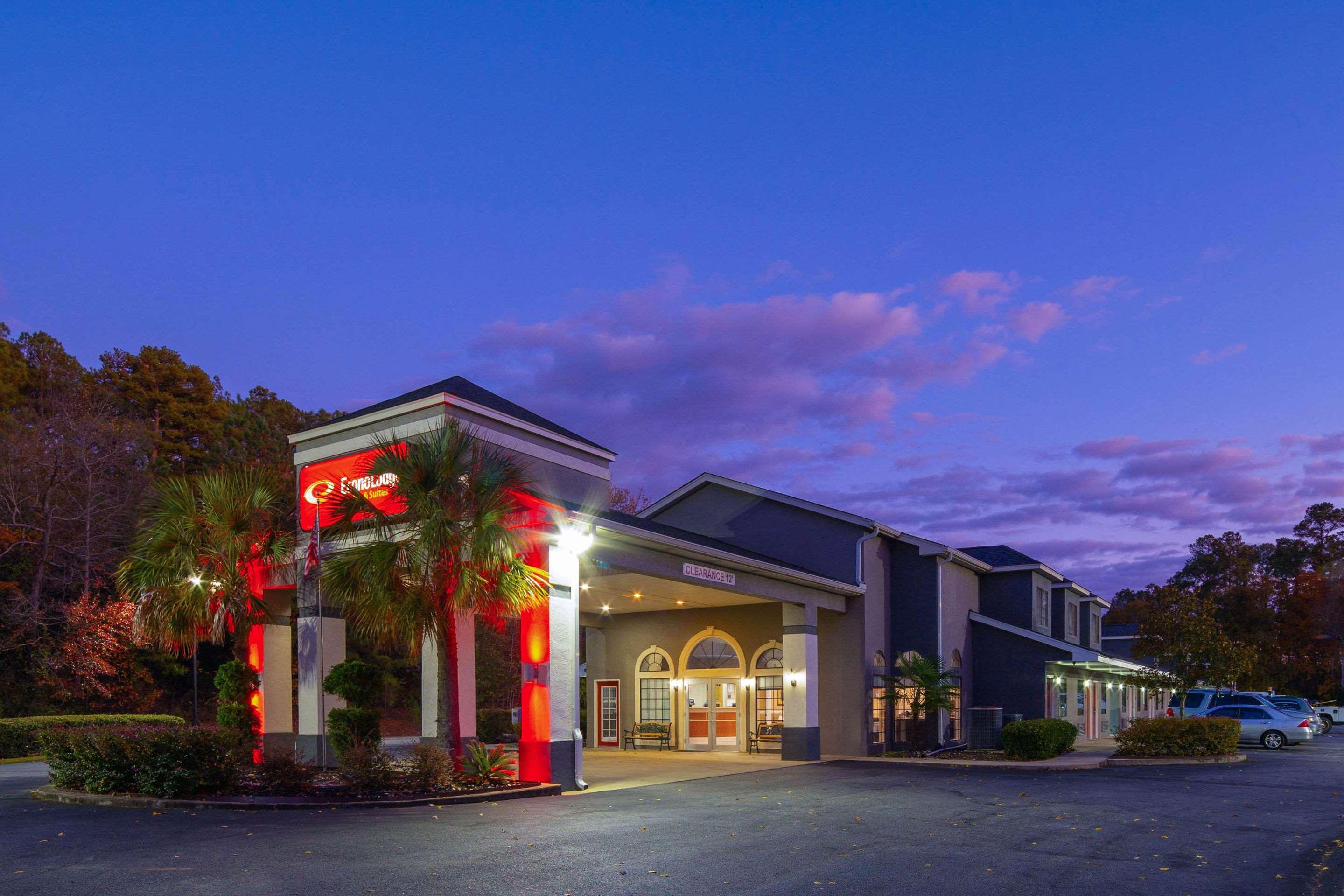 Econo Lodge Inn & Suites — photo 4