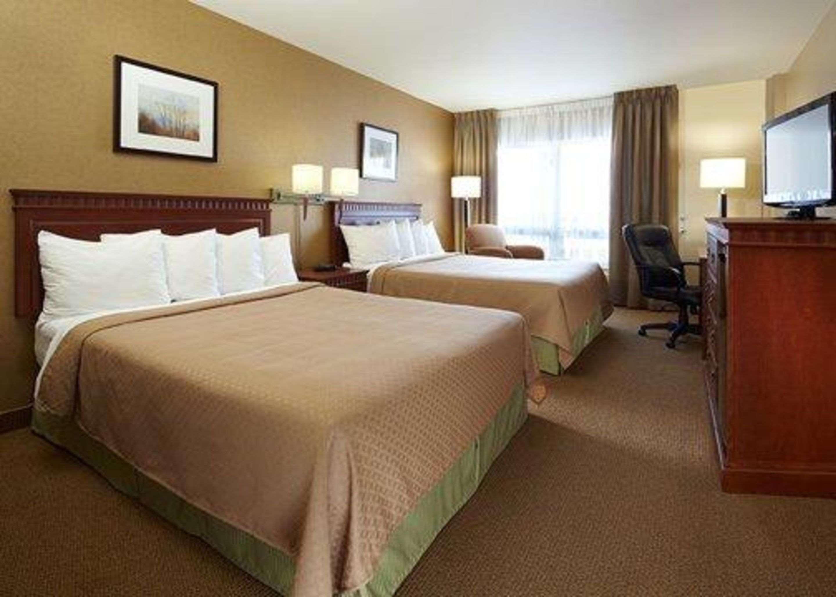 Quality Inn & Suites P.E. Trudeau Airport — photo 5