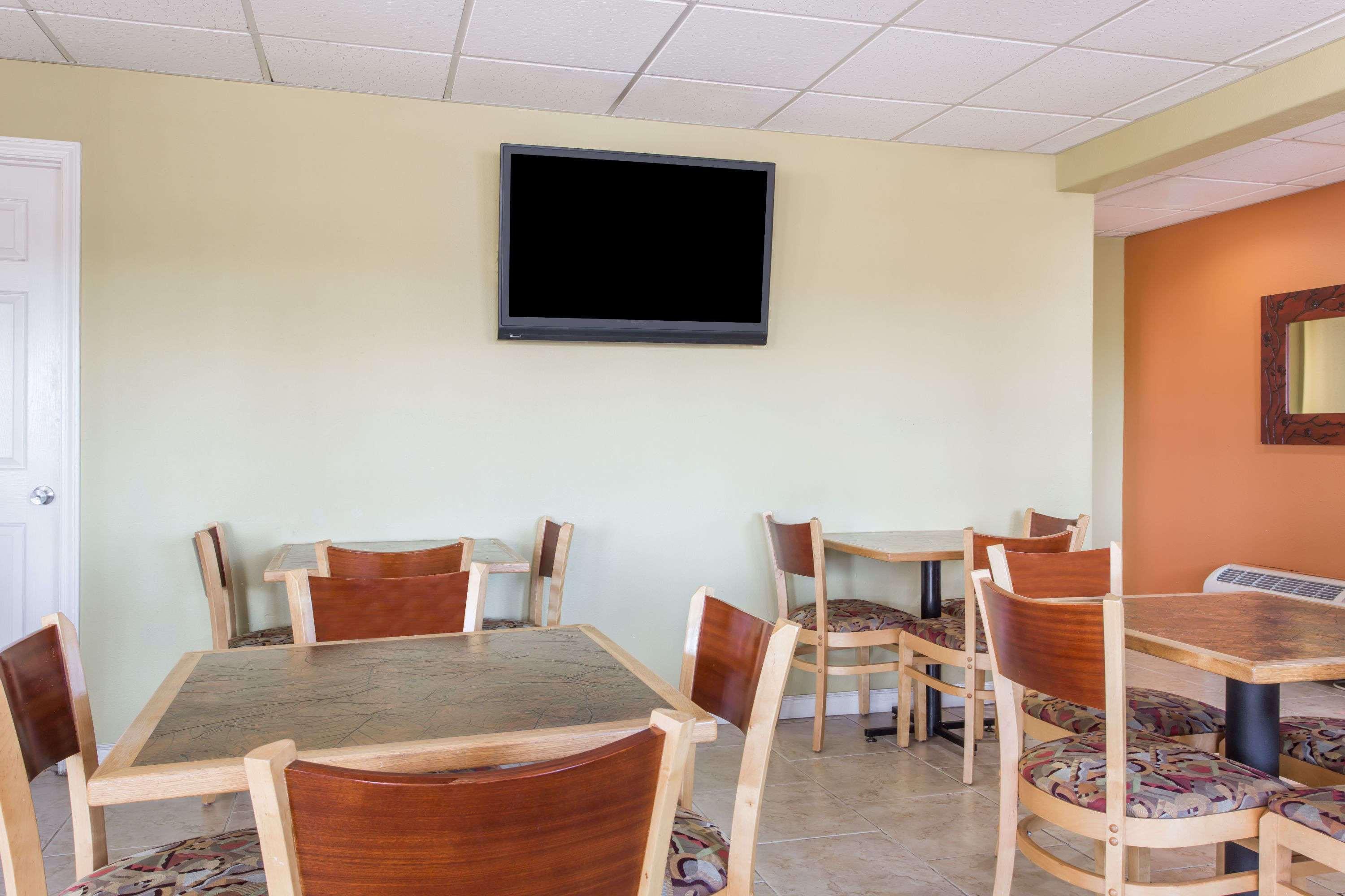 Days Inn Orange — photo 5