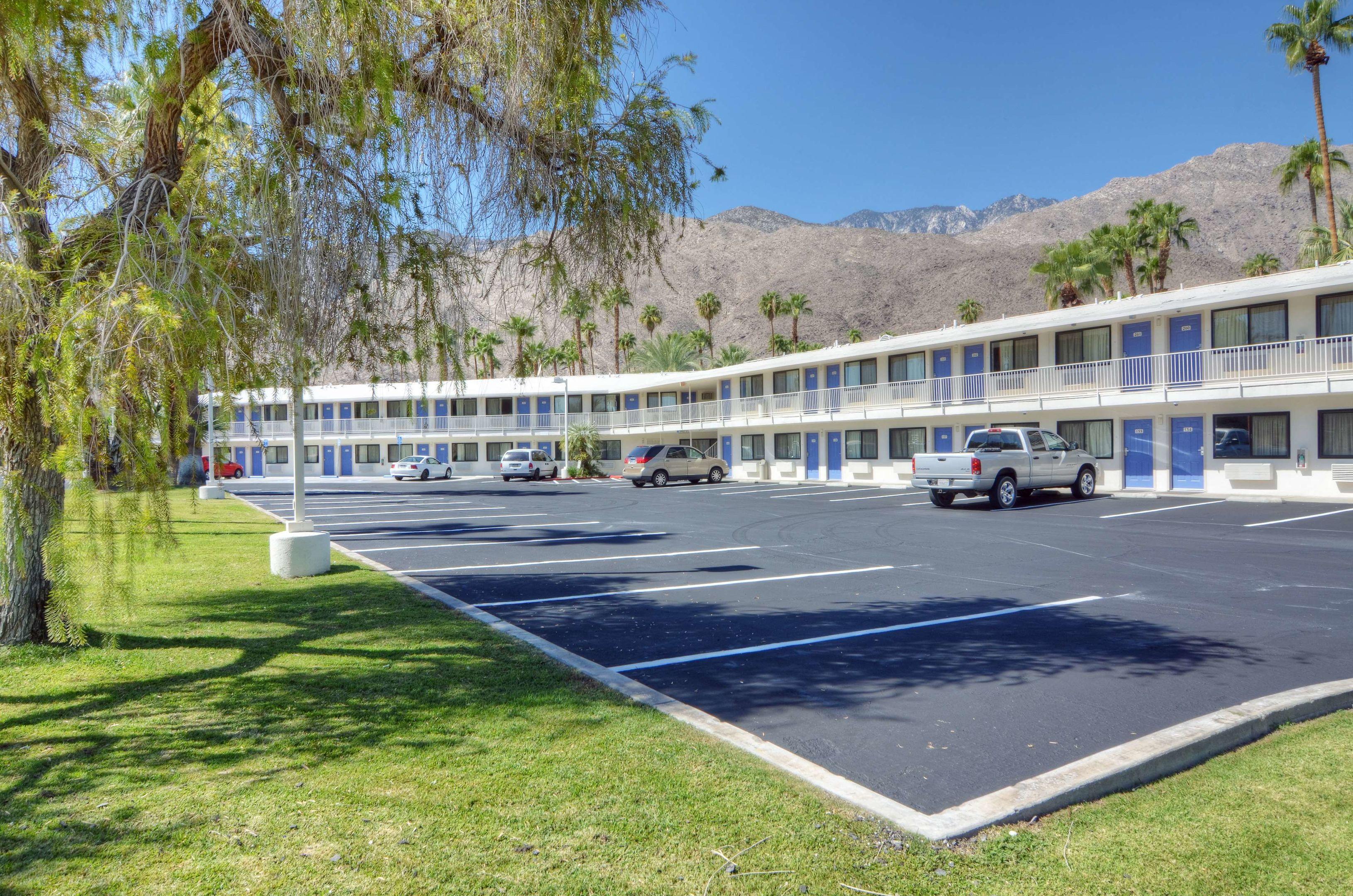 Motel 6 Palm Springs East - East Palm Canyon — photo 5