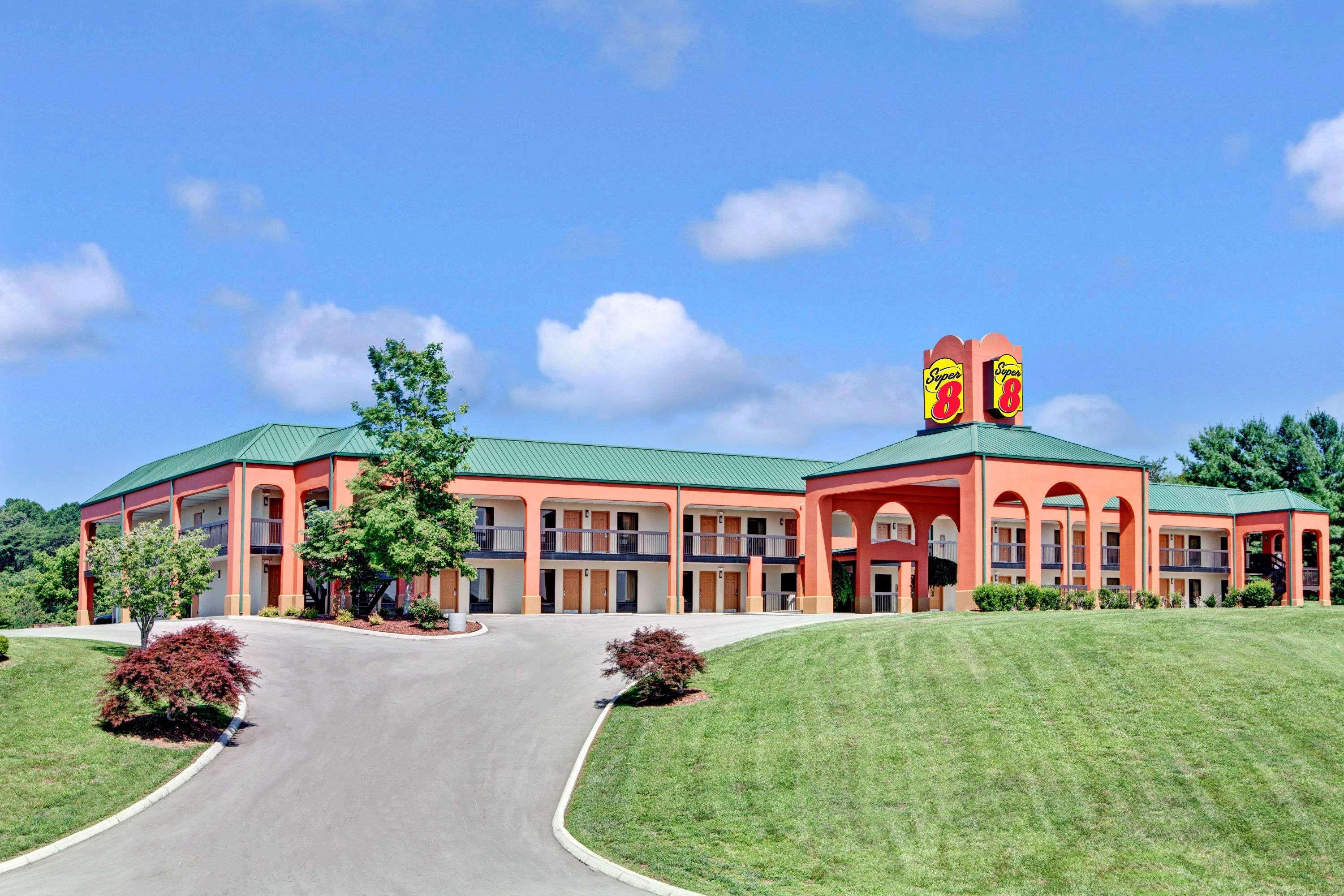 Super 8 by Wyndham Knoxville East — photo 4