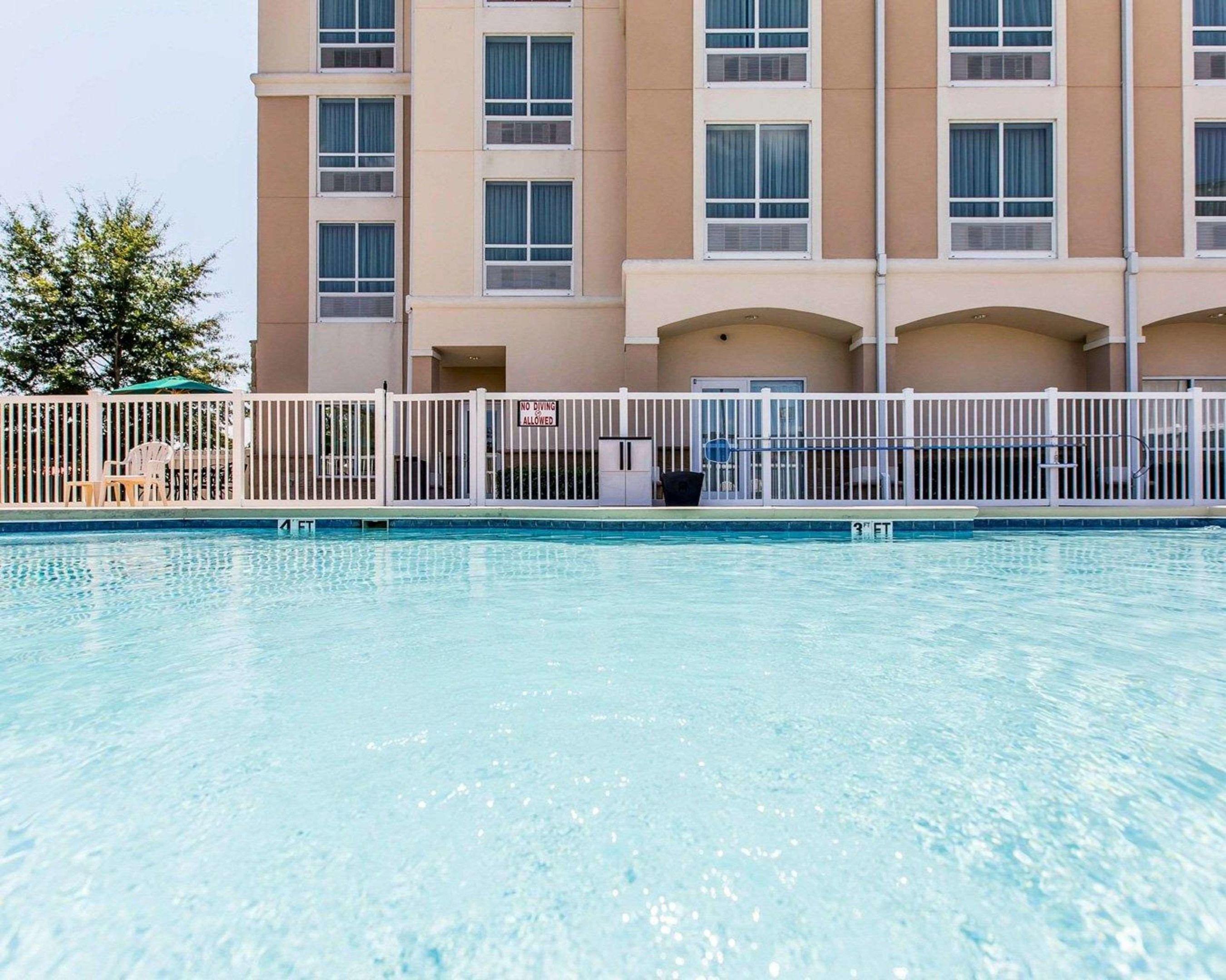 Comfort Suites — photo 5