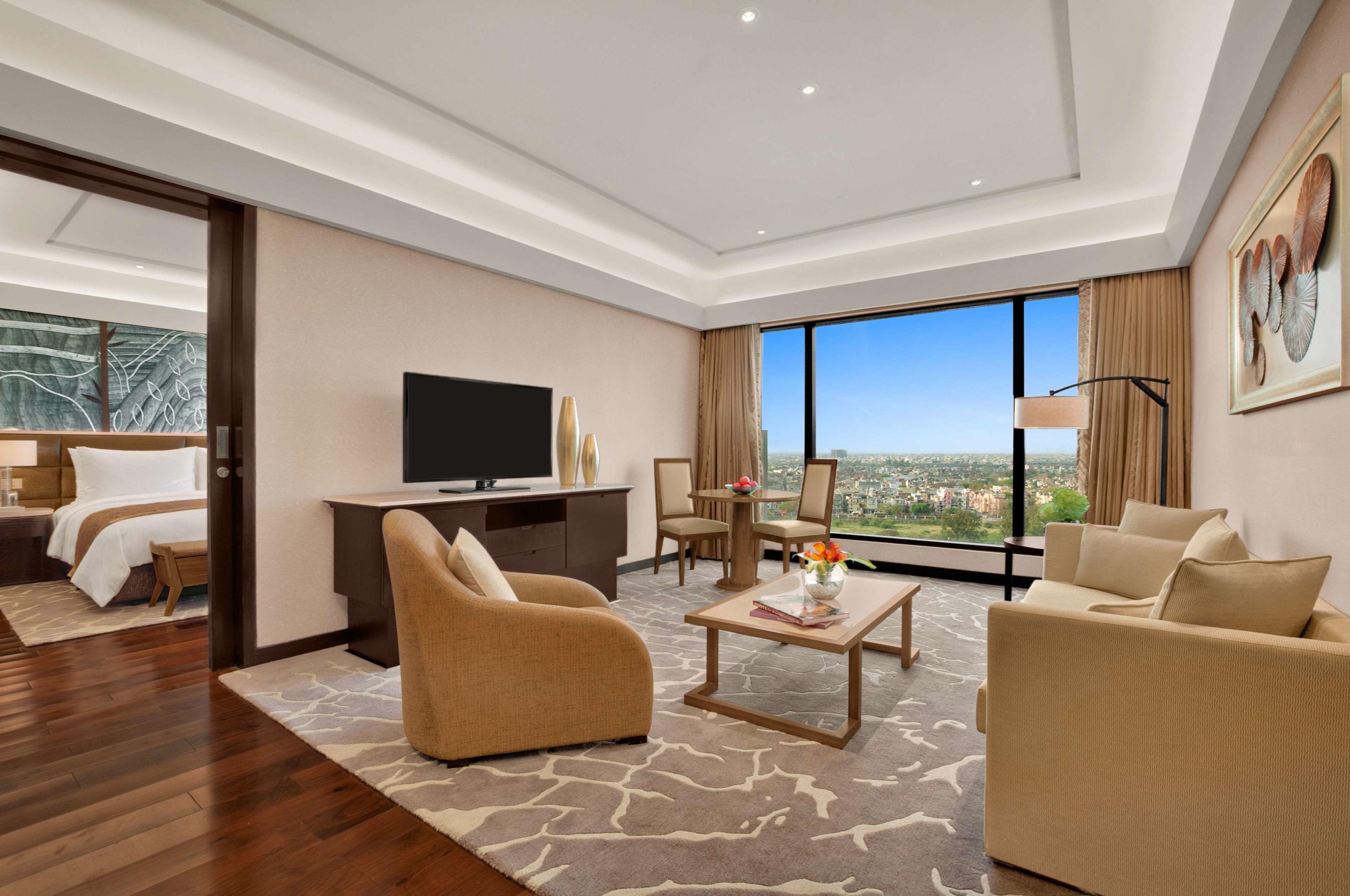 The Leela Ambience Convention Hotel Delhi — photo 5