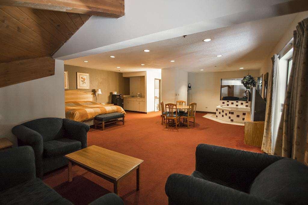 Baymont Inn & Suites Harvard — photo 5
