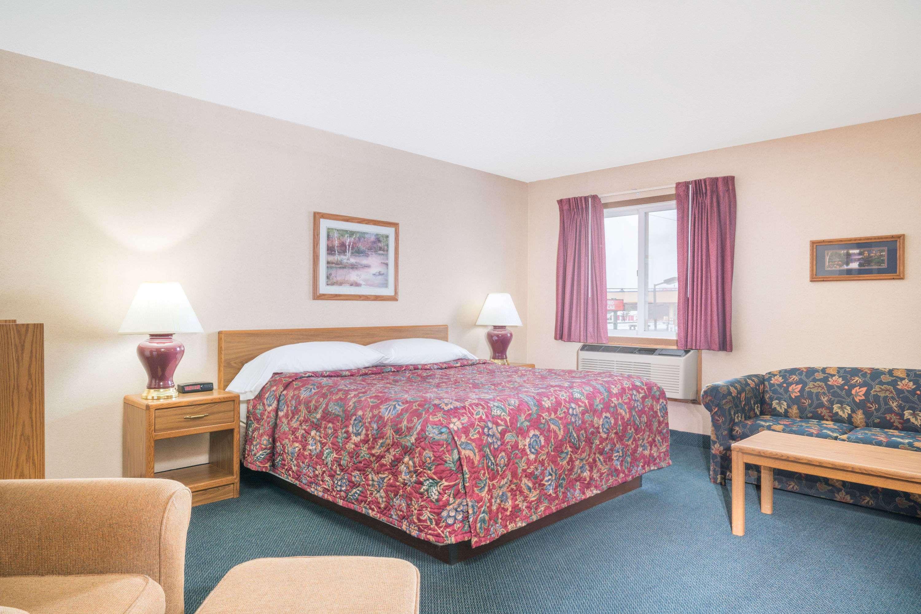 Super 8 by Wyndham Superior WI — photo 4
