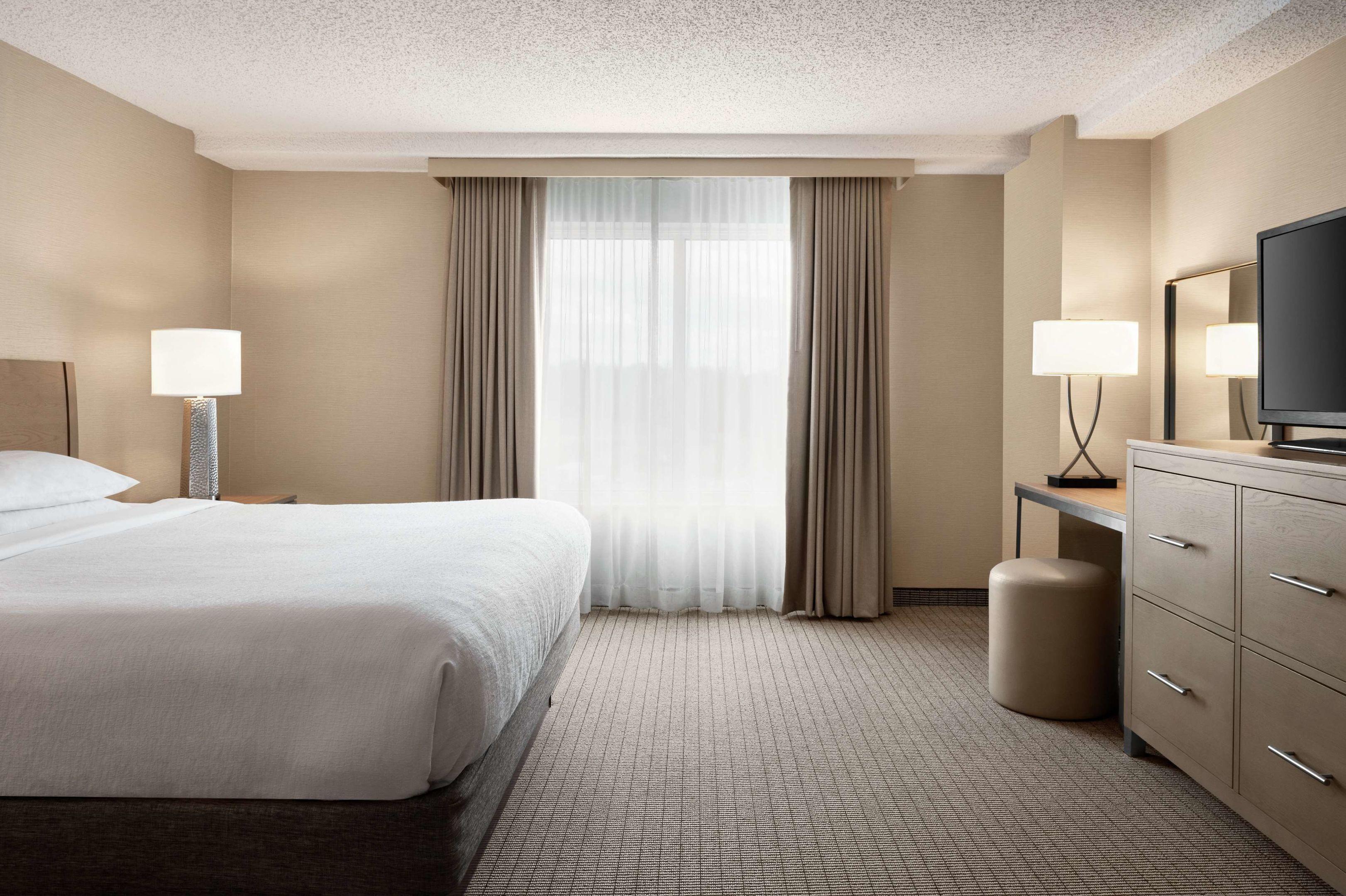 Embassy Suites Cleveland Rockside — photo 4