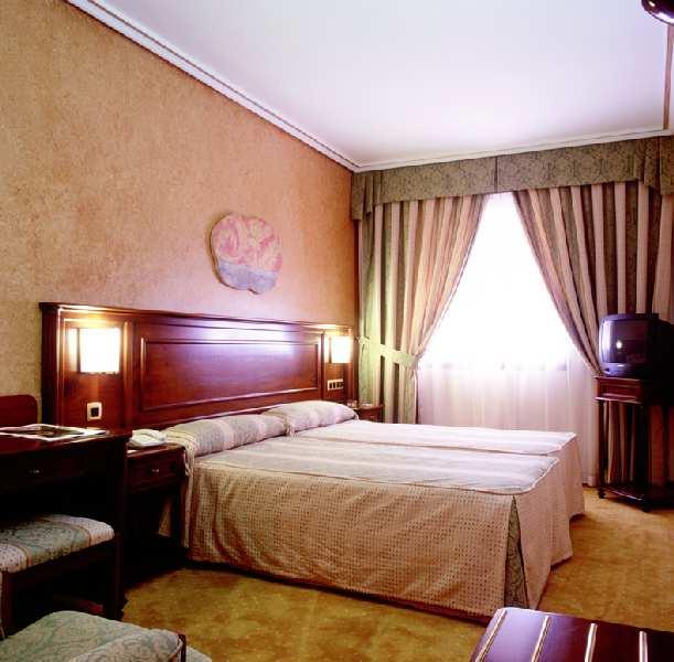 Hotel ILUNION Las Lomas — photo 4