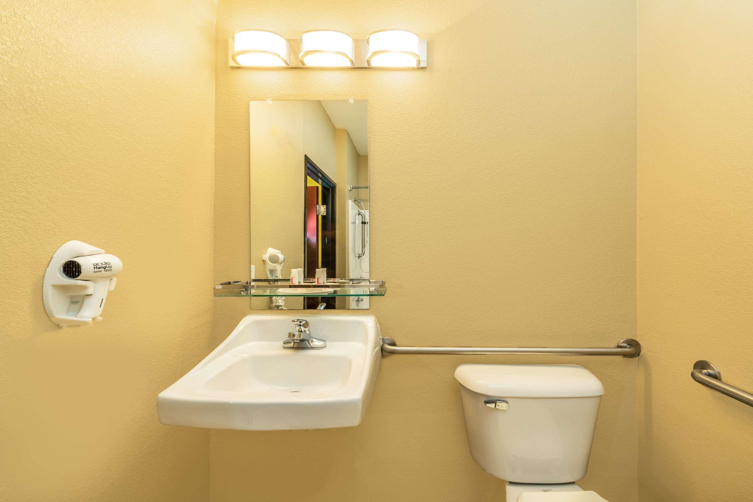 Days Inn Rockdale Texas — photo 5