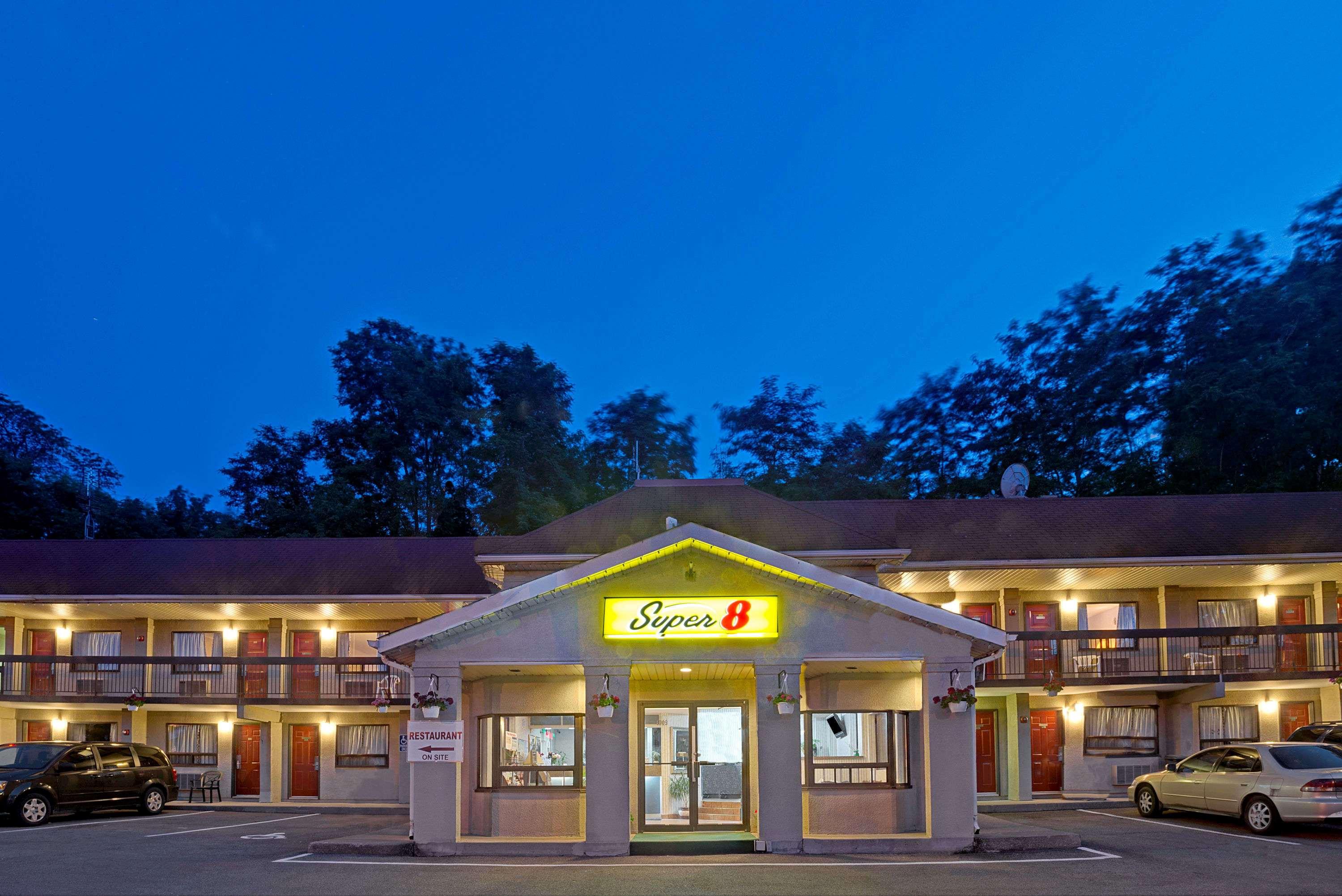 Super 8 by Wyndham Niagara Falls North — photo 4