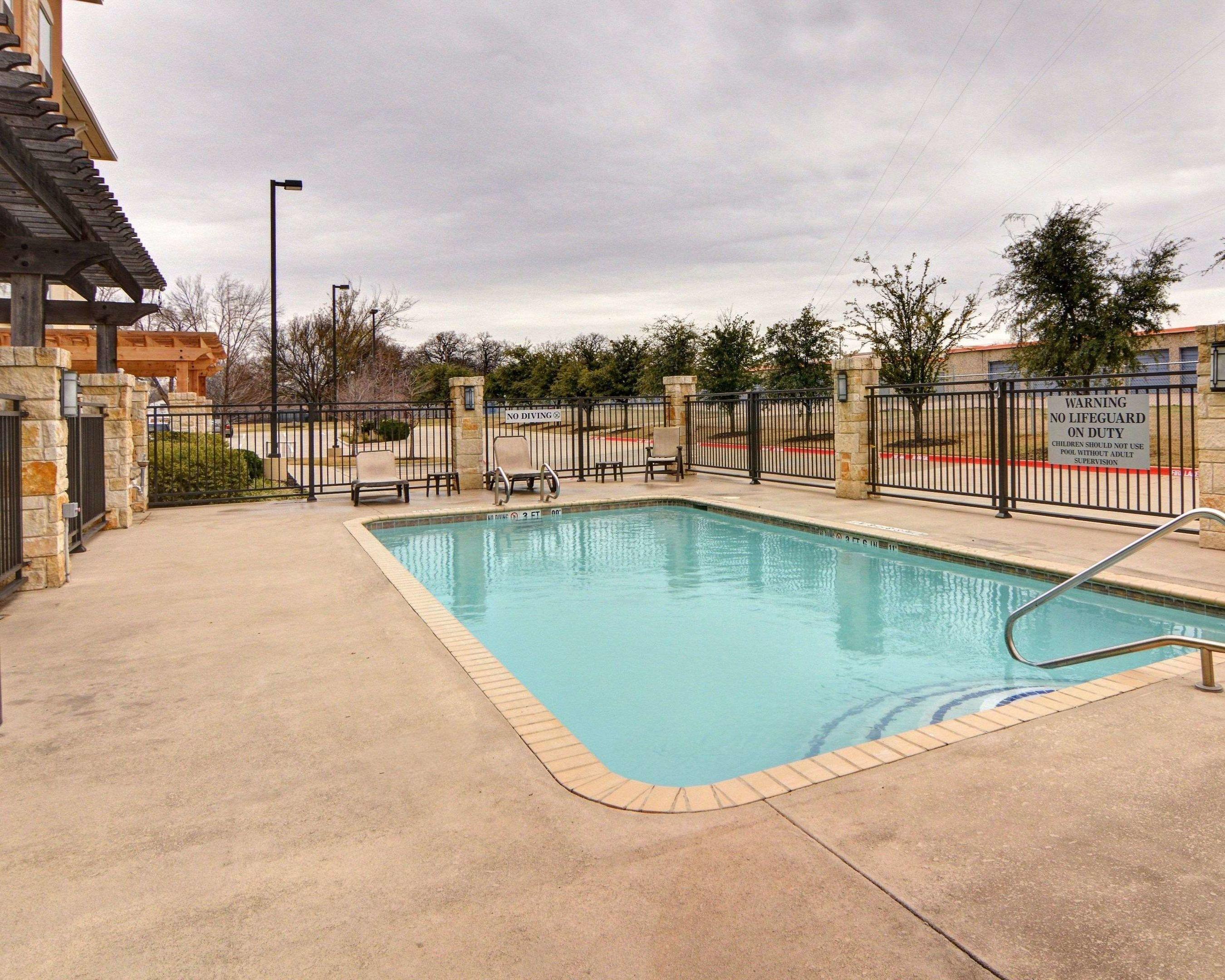 Comfort Suites — photo 4