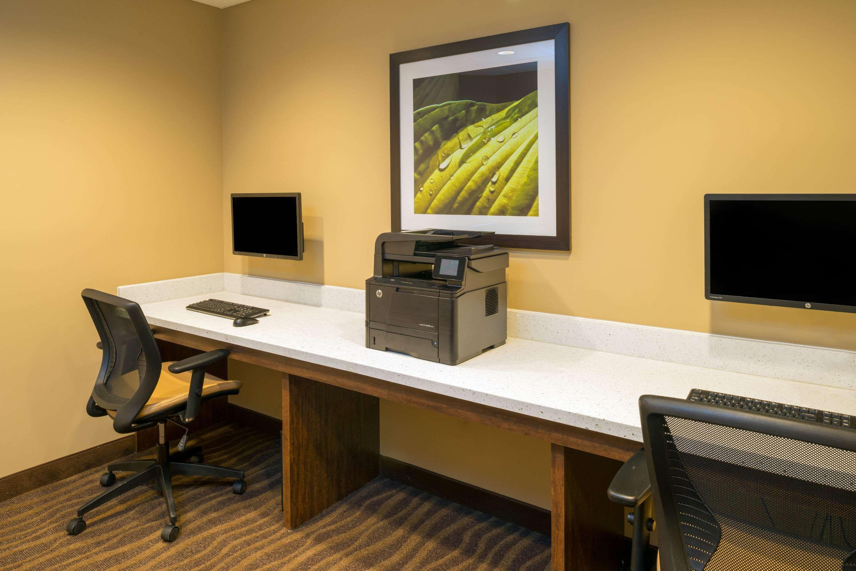 Microtel Inn And Suites By Wyndham Red Deer — photo 5