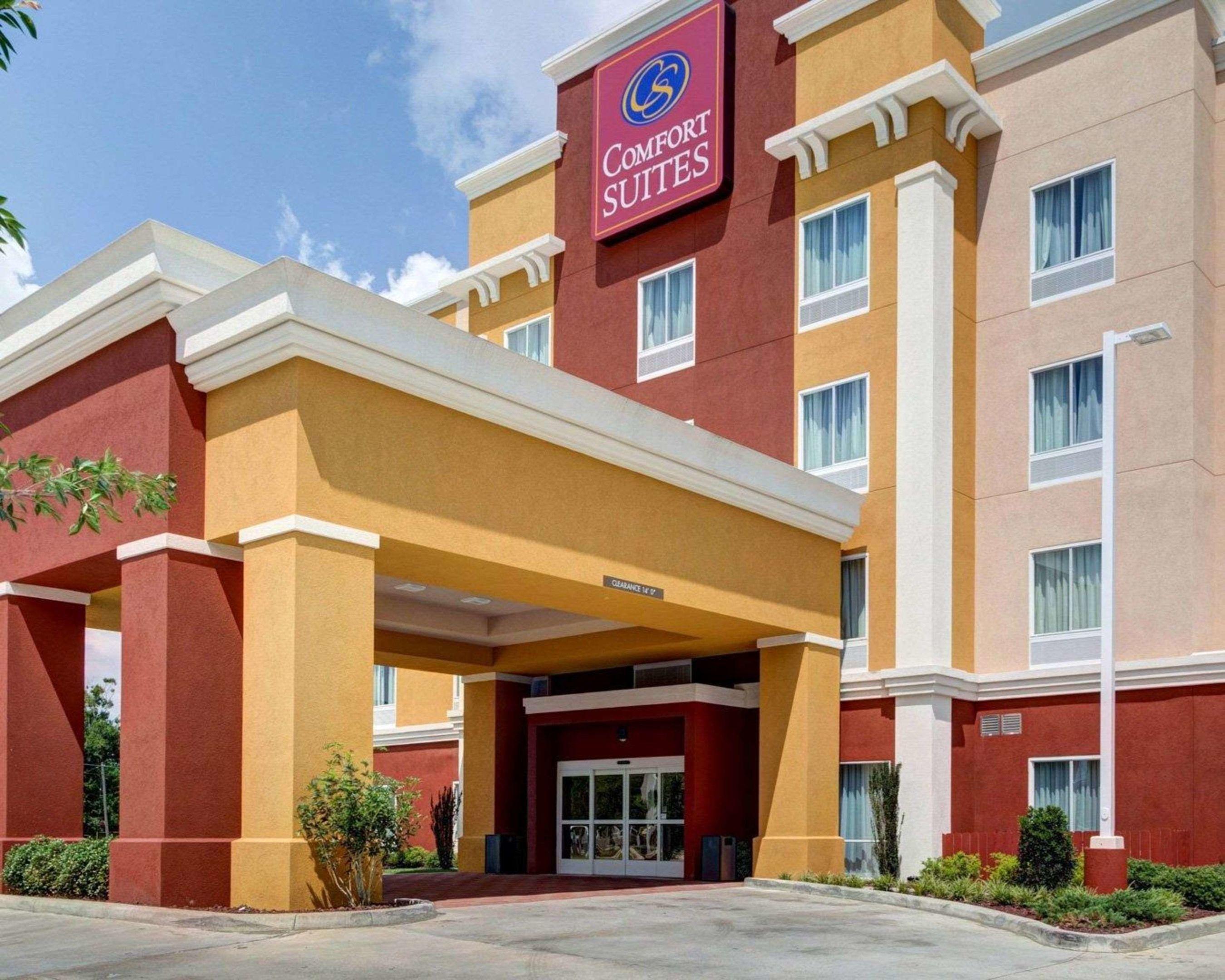 Comfort Suites — photo 3