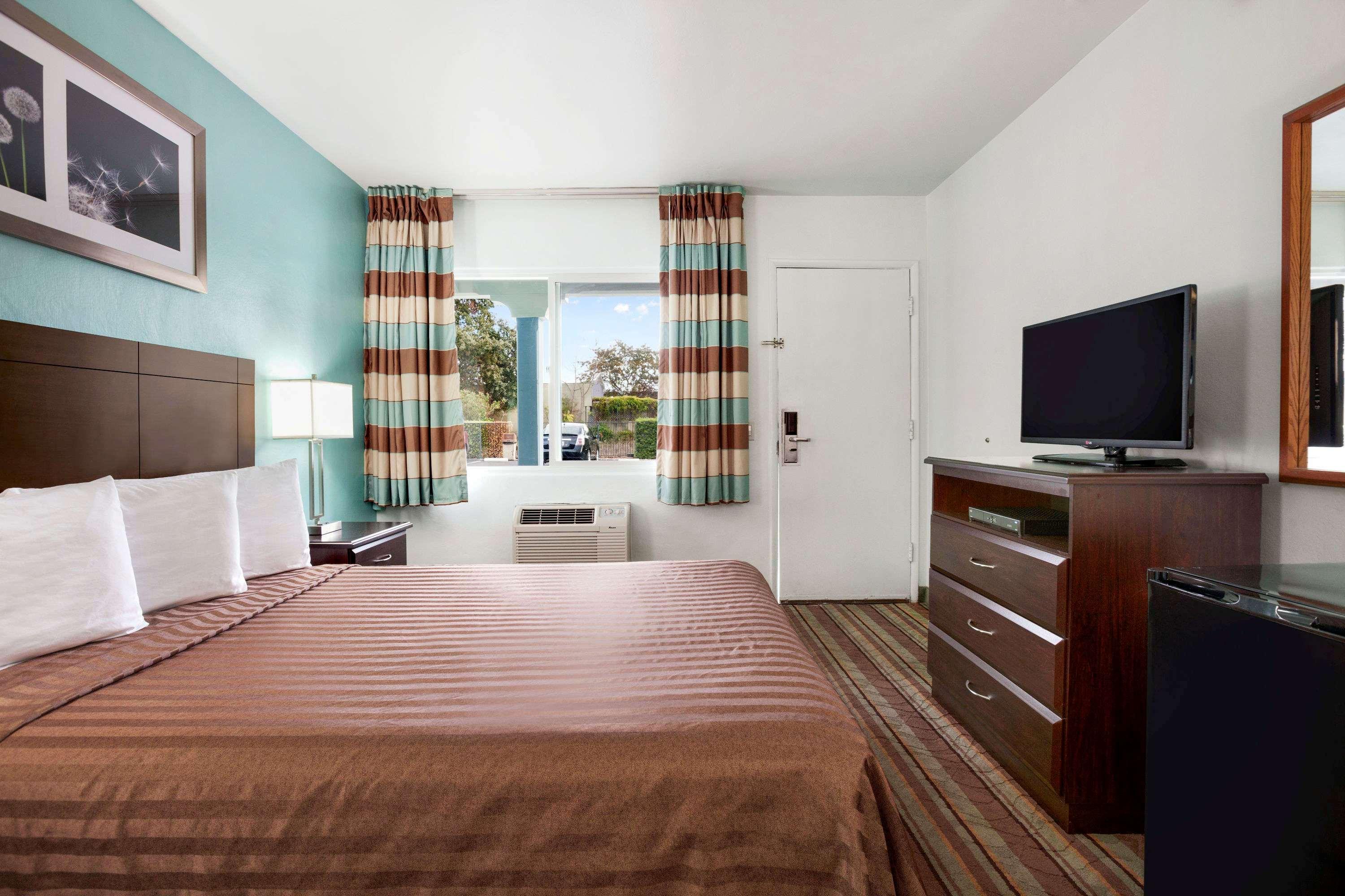 Travelodge by Wyndham Palo Alto Silicon Valley — photo 3