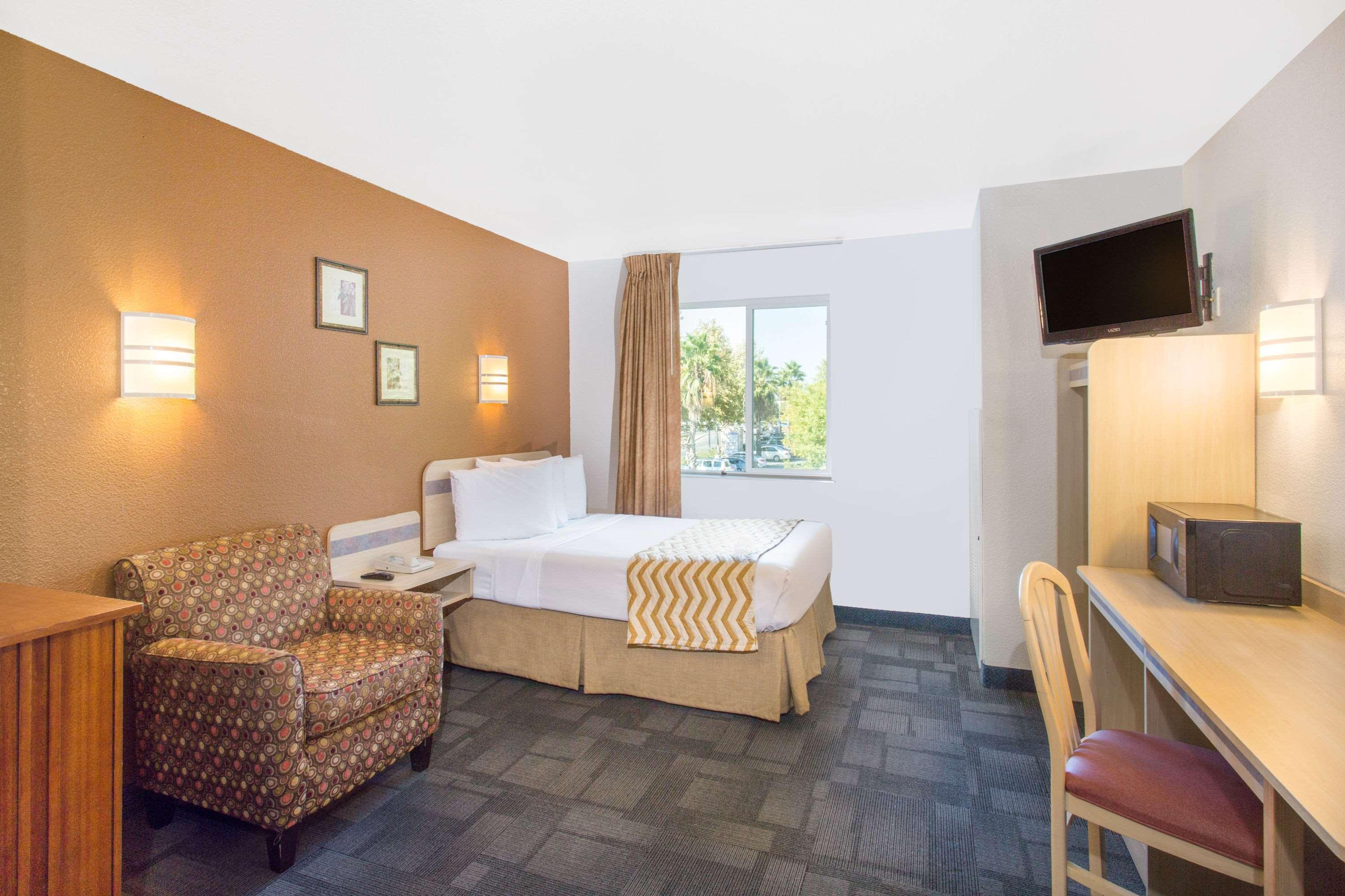 Travelodge Yuba City — photo 4