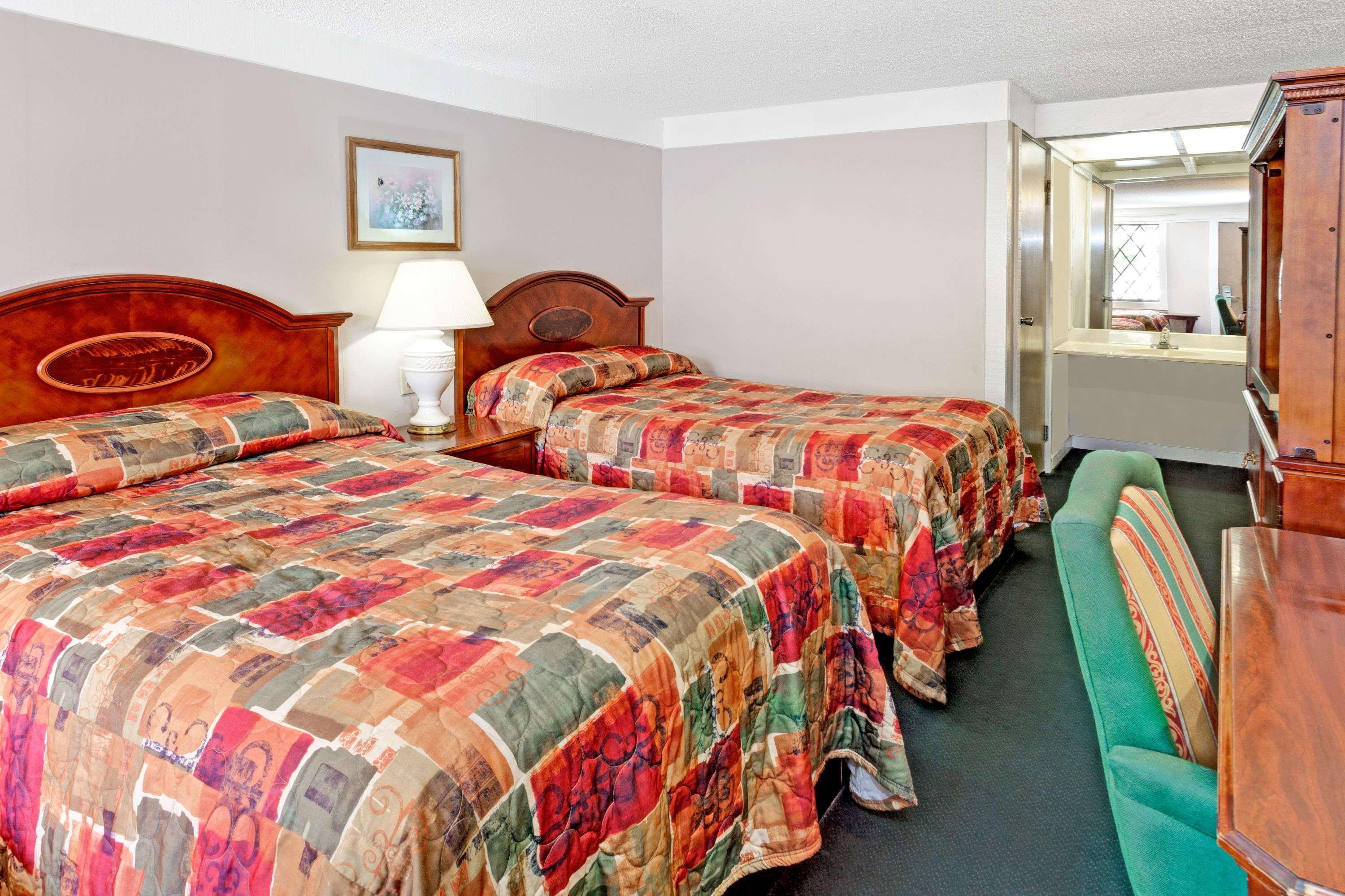 Knights Inn Austell Near Six Flags — photo 4