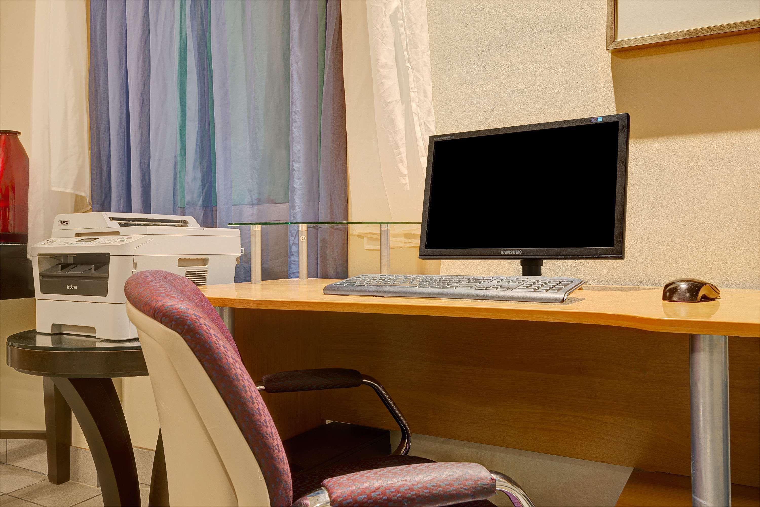 Red Carpet Inn & Suites - Southington — photo 4