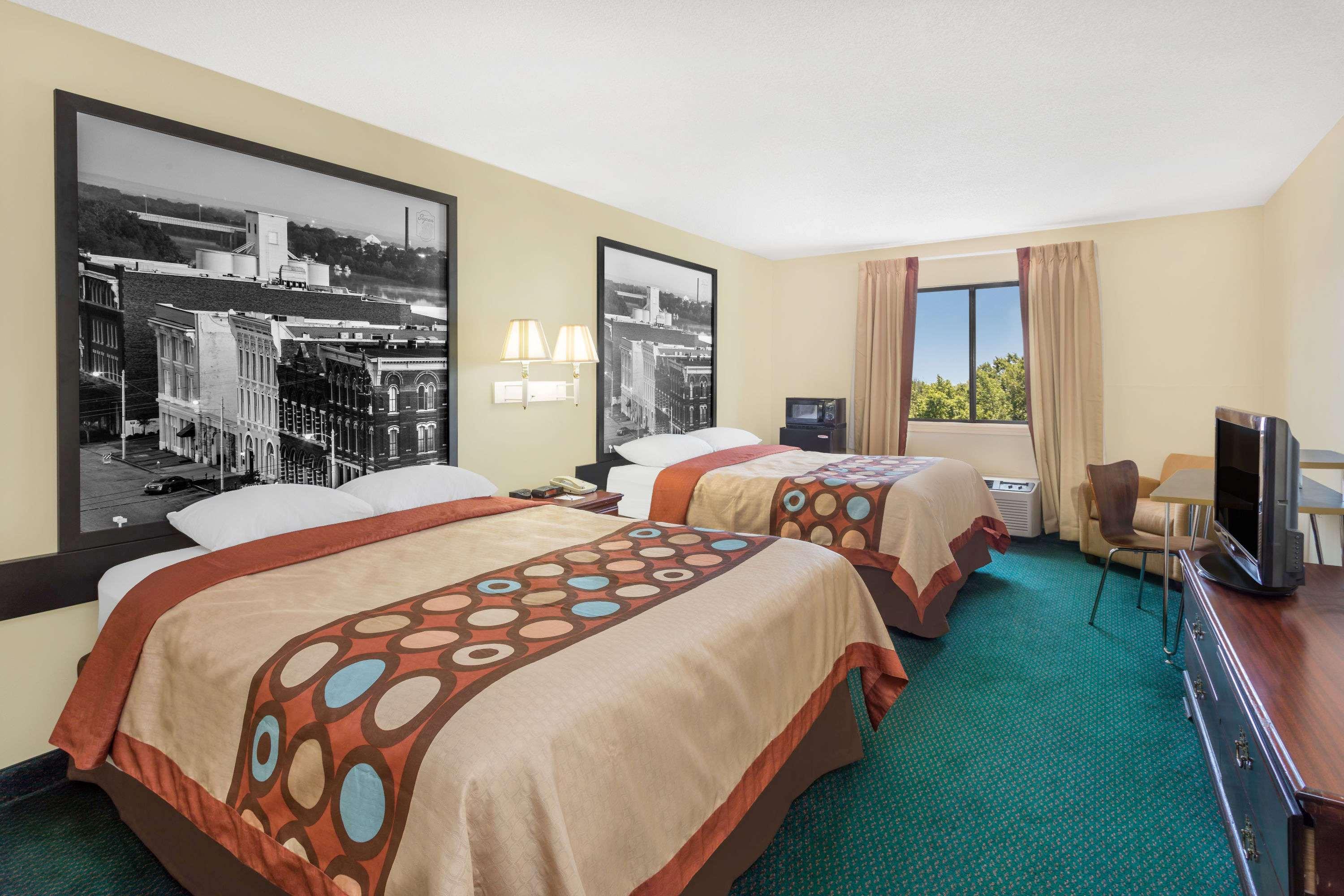 Super 8 by Wyndham Montgomery I-65 — photo 4