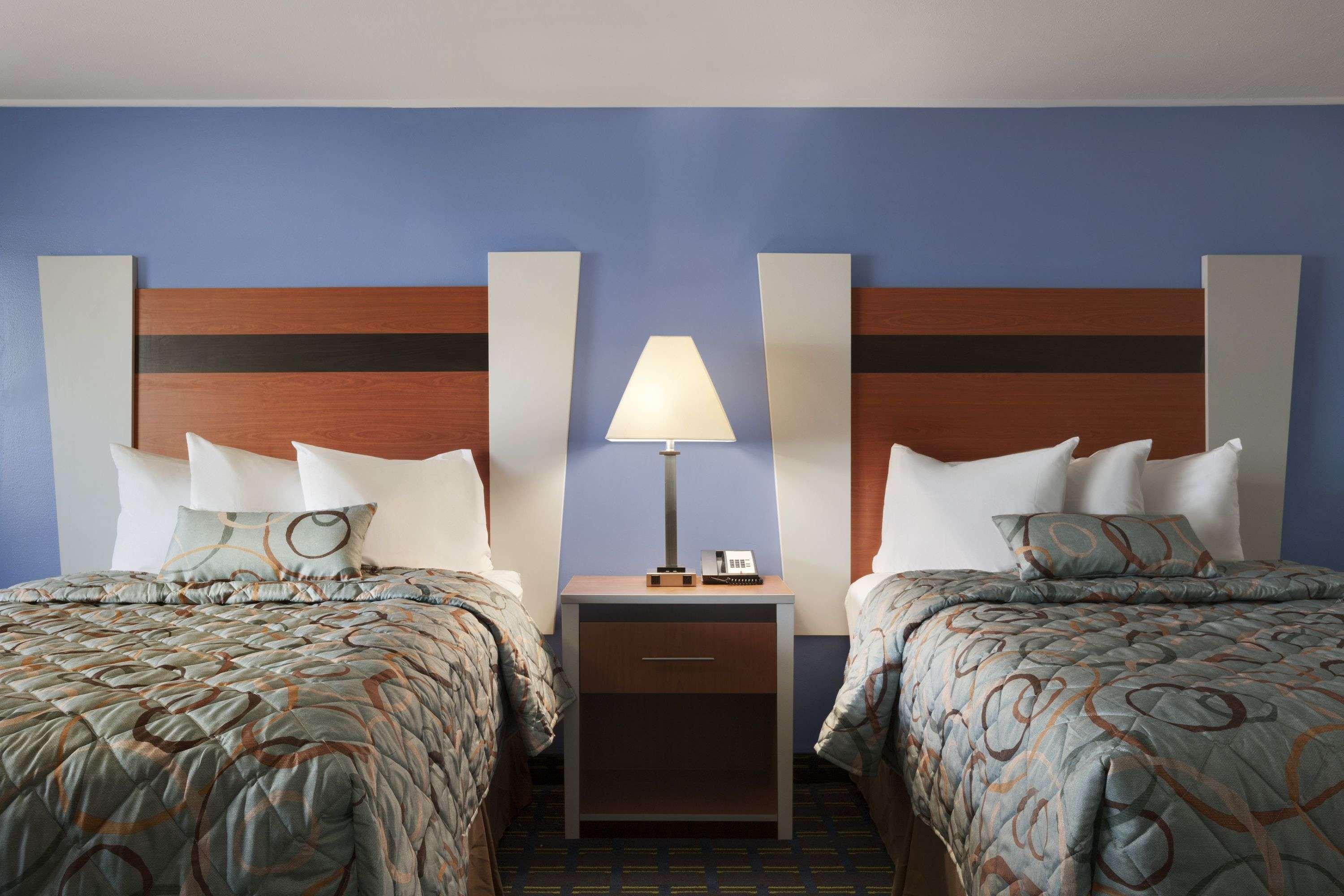 Days Inn West Yarmouth/Hyannis Cape Cod Area — photo 5