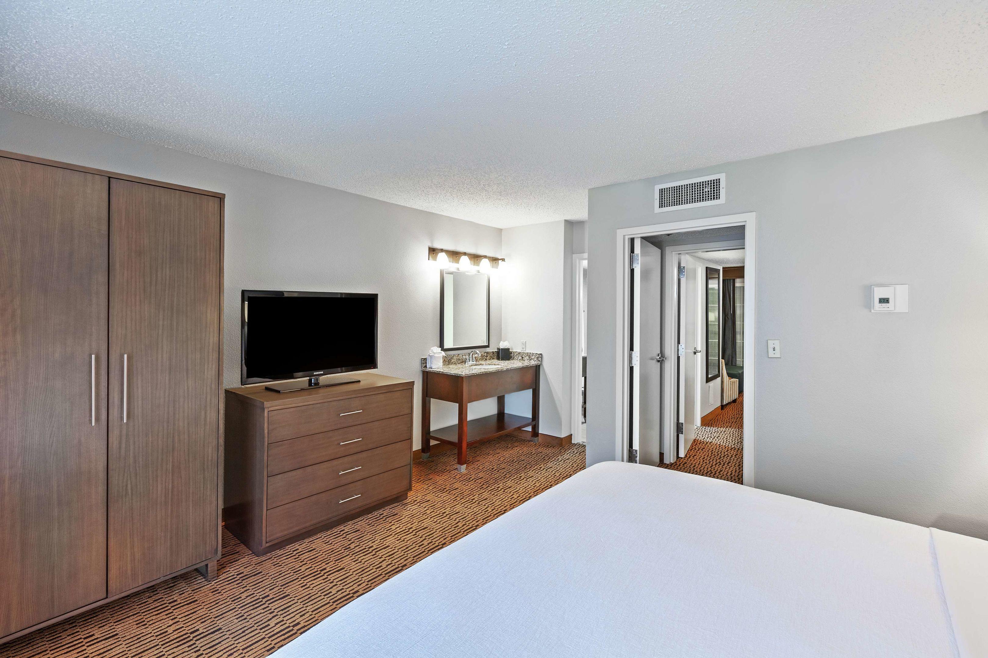 Embassy Suites by Hilton Dallas Market Center — photo 5