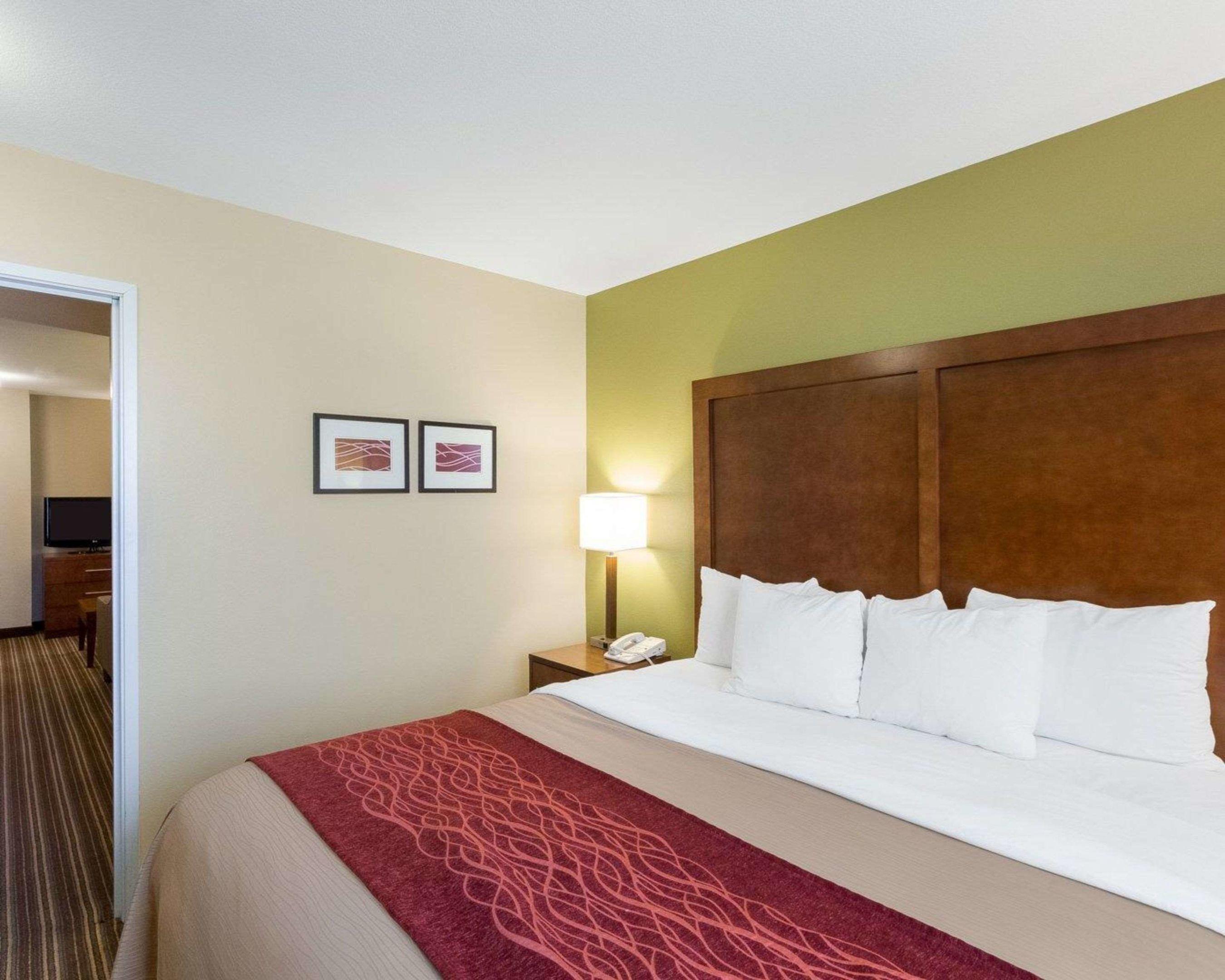 Comfort Inn & Suites Fayetteville — photo 4