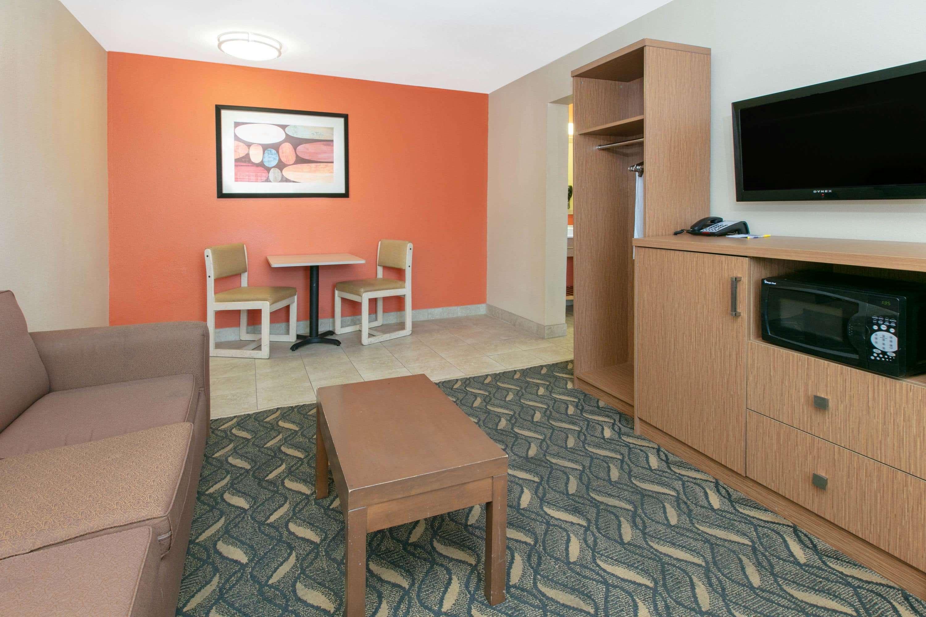 Days Inn & Suites by Wyndham Arlington Near Six Flags — photo 4